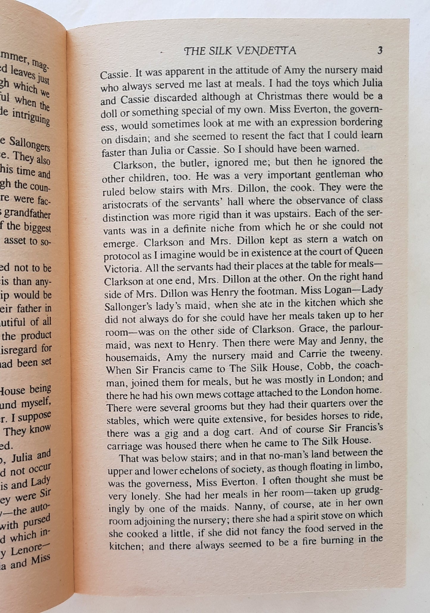 The Silk Vendetta by Victoria Holt (Very Good, 1990, Pbk, 373 pages, Fawcett Crest)