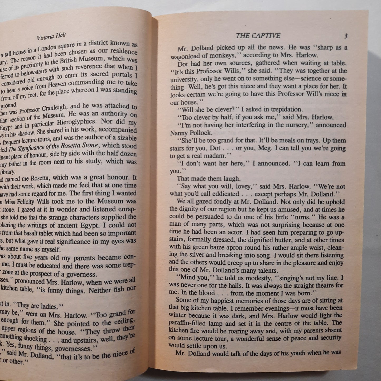 The Captive by Victoria Holt (Very good, 1989, Pbk, 341 pages, Fawcett Crest)
