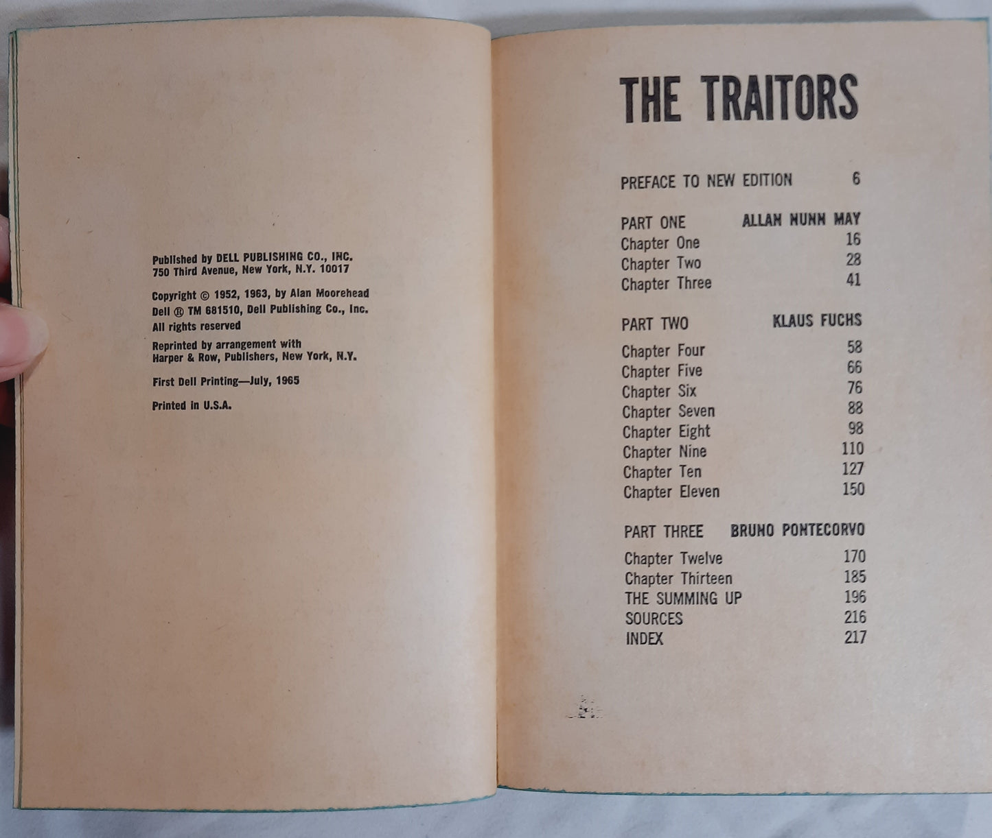 The Traitors by Alan Moorehead (Very good, 1965, Pbk, 223 pages, Dell Books)