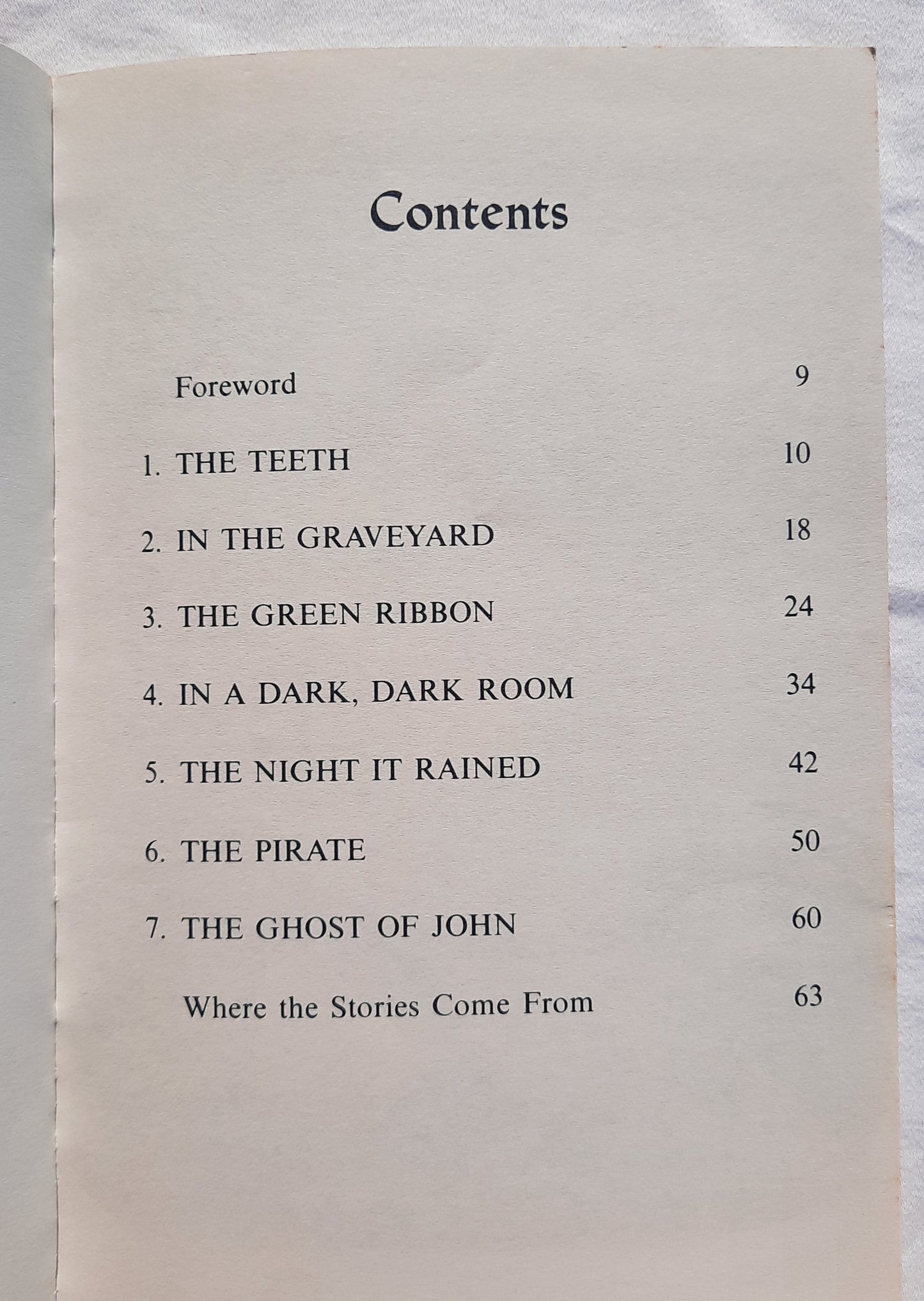 In a Dark, Dark Room by Alvin Schwartz (Very good, 1985, Pbk, 64 pages, Scholastic)