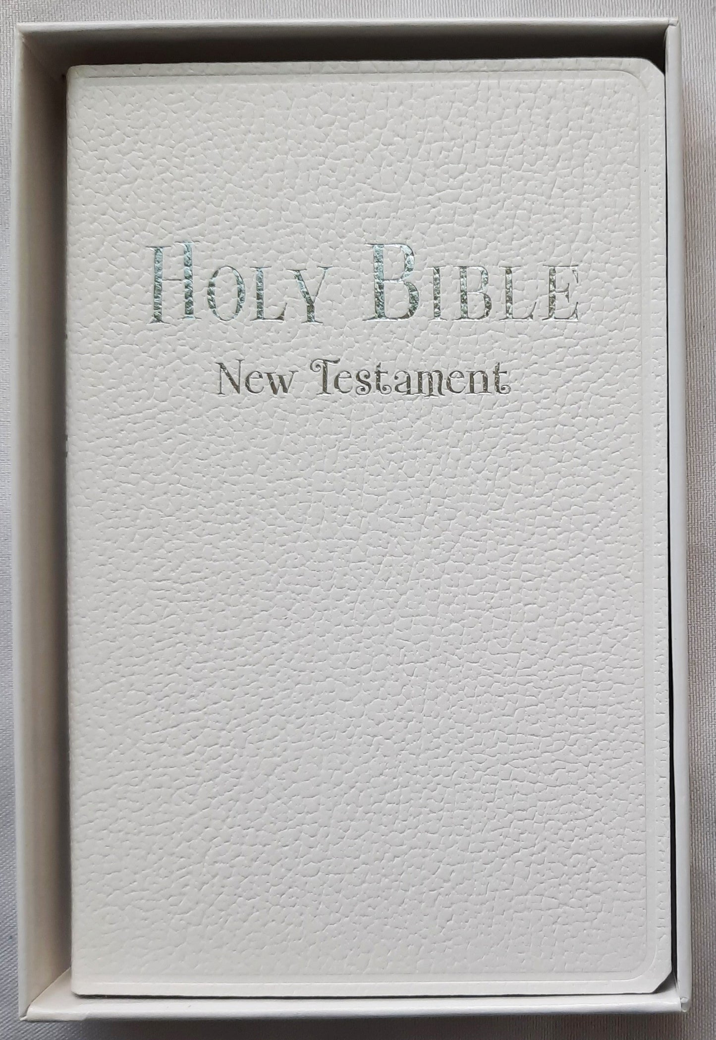NIV Tiny Testament Boxed Bible White (New, 2012, Leathersoft, 288 pages, Zonderkidz)