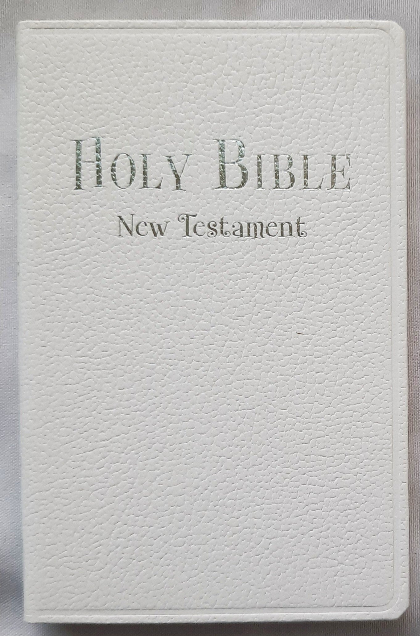 NIV Tiny Testament Boxed Bible White (New, 2012, Leathersoft, 288 pages, Zonderkidz)