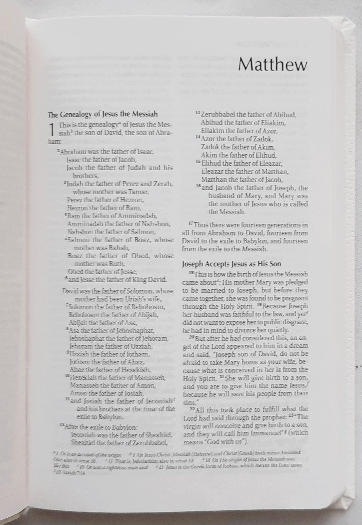 NIV Tiny Testament Boxed Bible White (New, 2012, Leathersoft, 288 pages, Zonderkidz)