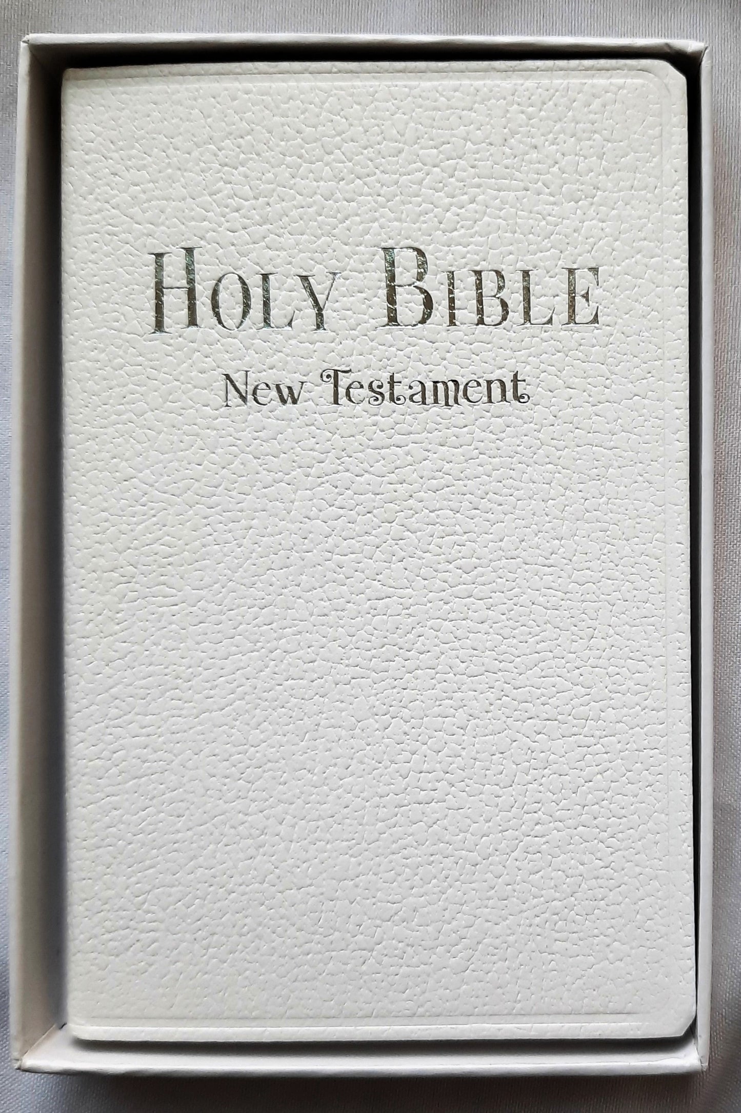 NIV Tiny Testament Boxed Bible White (New, 2012, Leathersoft, 288 pages, Zonderkidz)