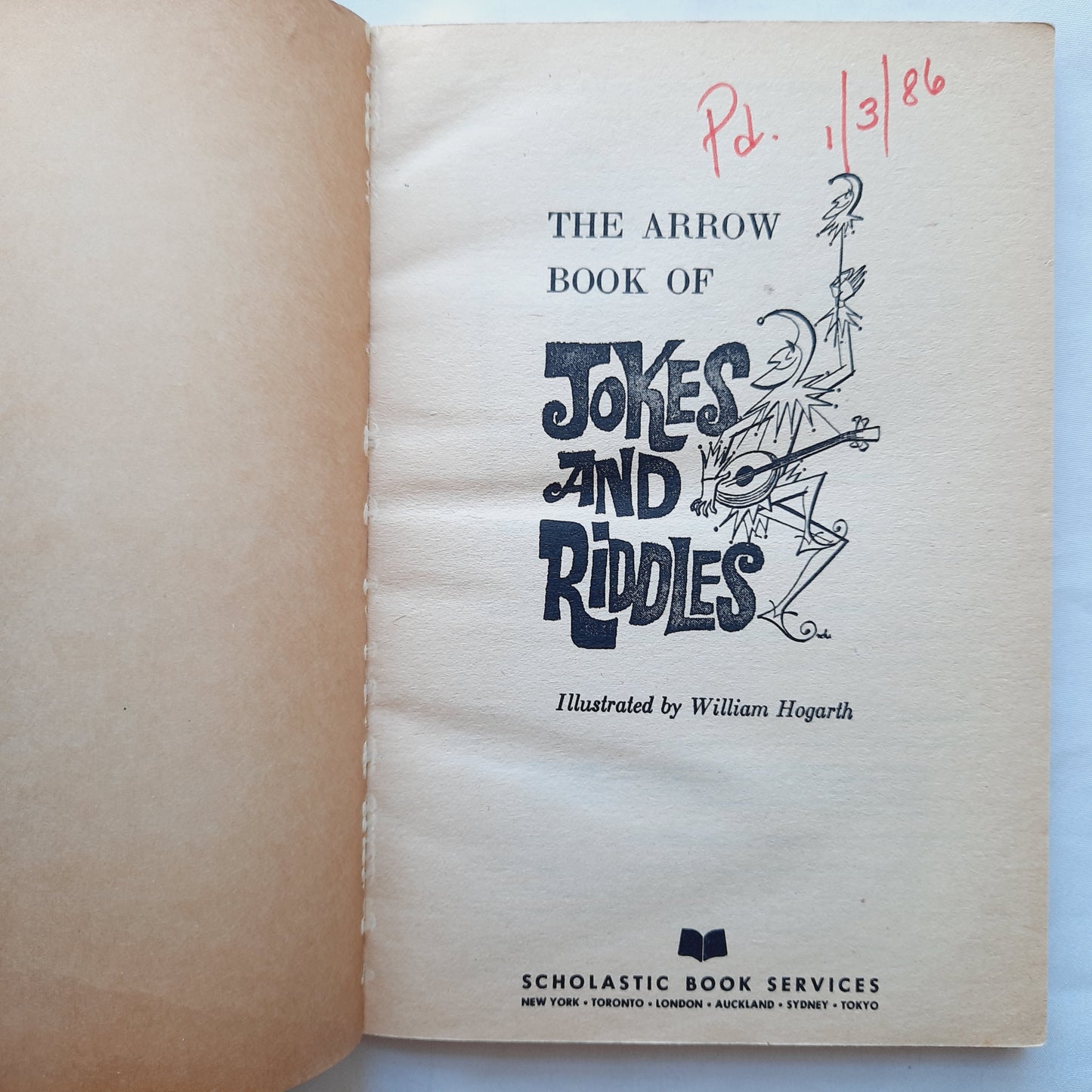 The Arrow Book of Jokes and Riddles by William Hogarth (Good, 1962, Pbk, 94 pages, Scholastic)