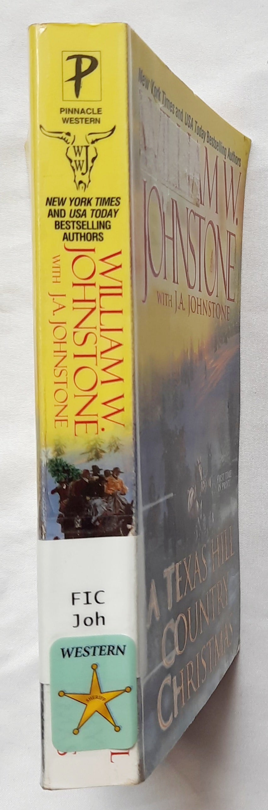 A Texas Hill Country Christmas by William W. Johnstone (Very Good, 2015, Pbk, 330 pages, Pinnacle Western)