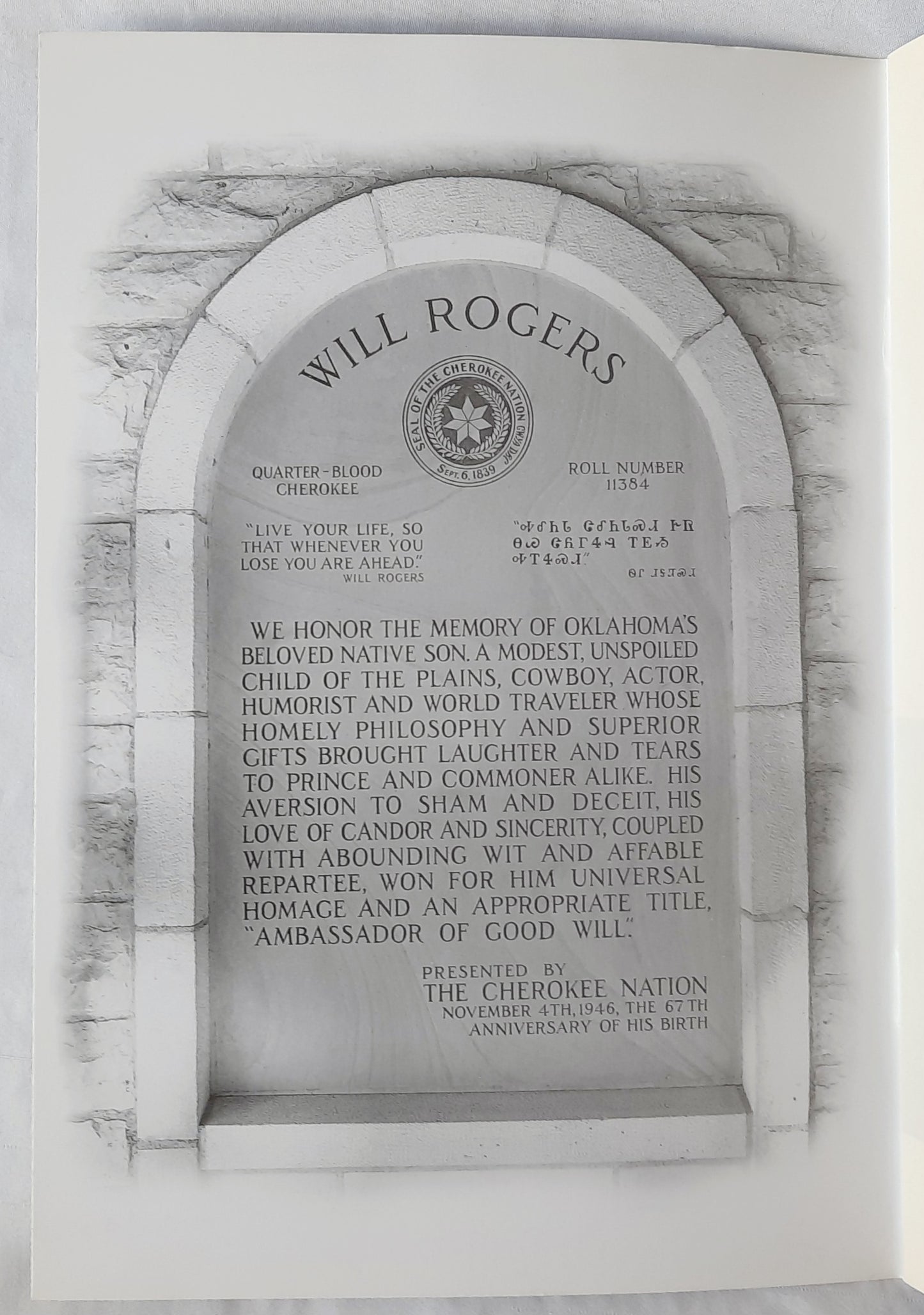 A Pictorial Tribute to An American Legend: Will Rogers by K'Raveill (Very good, 32 pages, Pbk)