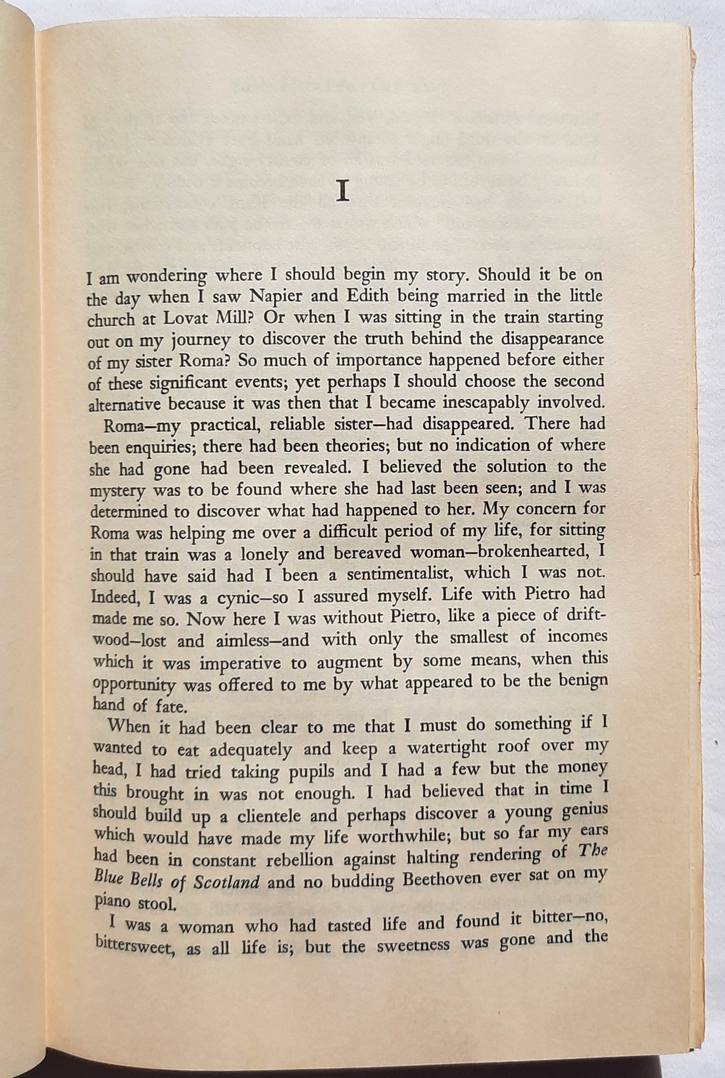 The Shivering Sands by Victoria Holt (Acceptable, 1969, HC, 312 pages, Doubleday & Co.)