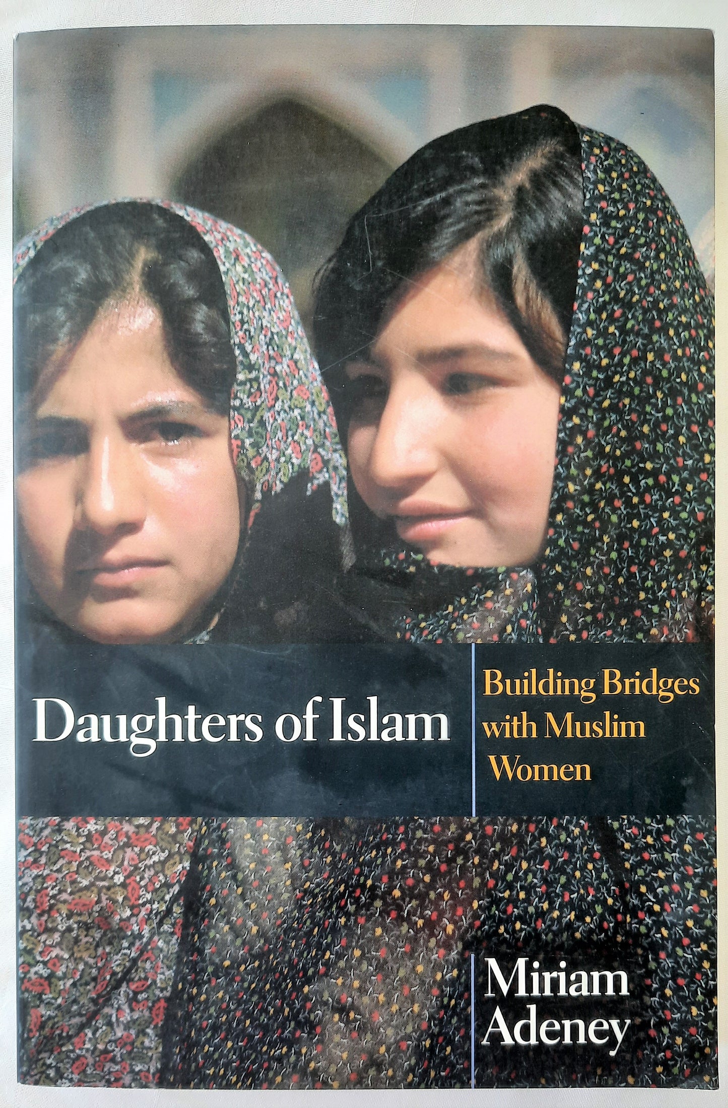 Daughters of Islam: Building Bridges with Muslim Women by Miriam Adeney (New, 2002, Pbk, 224 pages, IVP)
