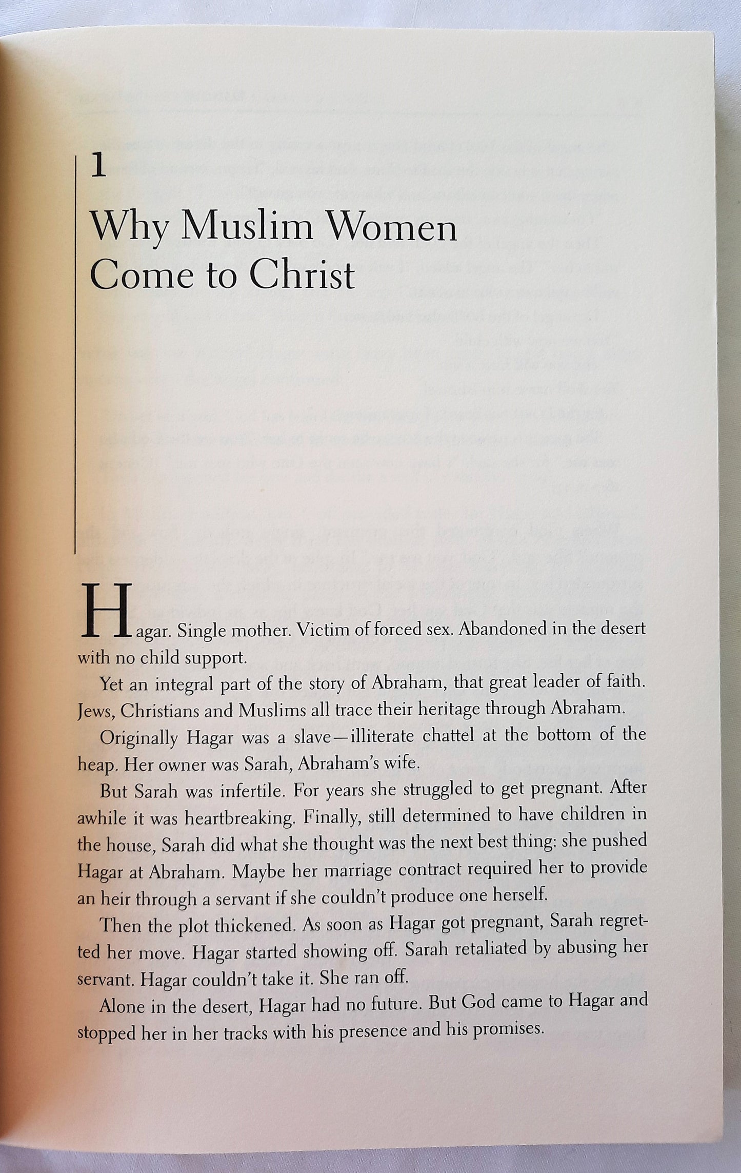 Daughters of Islam: Building Bridges with Muslim Women by Miriam Adeney (New, 2002, Pbk, 224 pages, IVP)