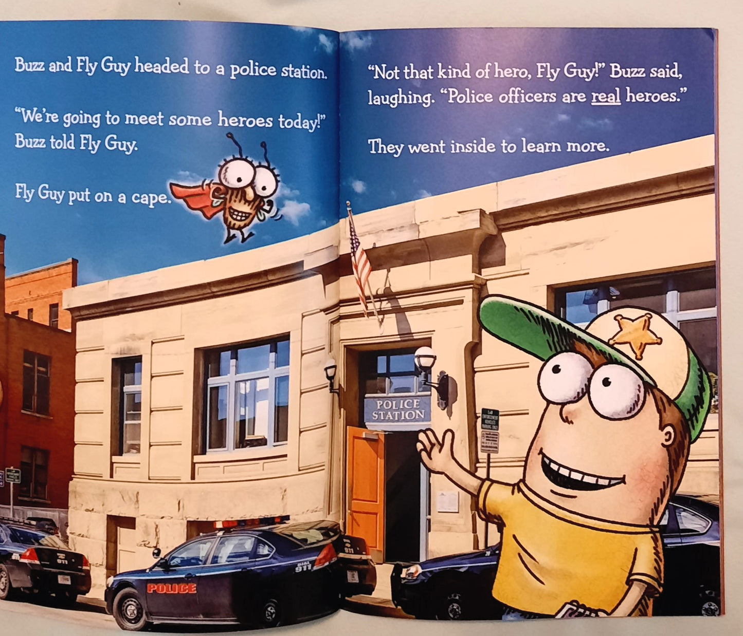 Fly Guy Presents: Police Officers by Tedd Arnold (Very good, 2018, Pbk, 32 pages, Scholastic)