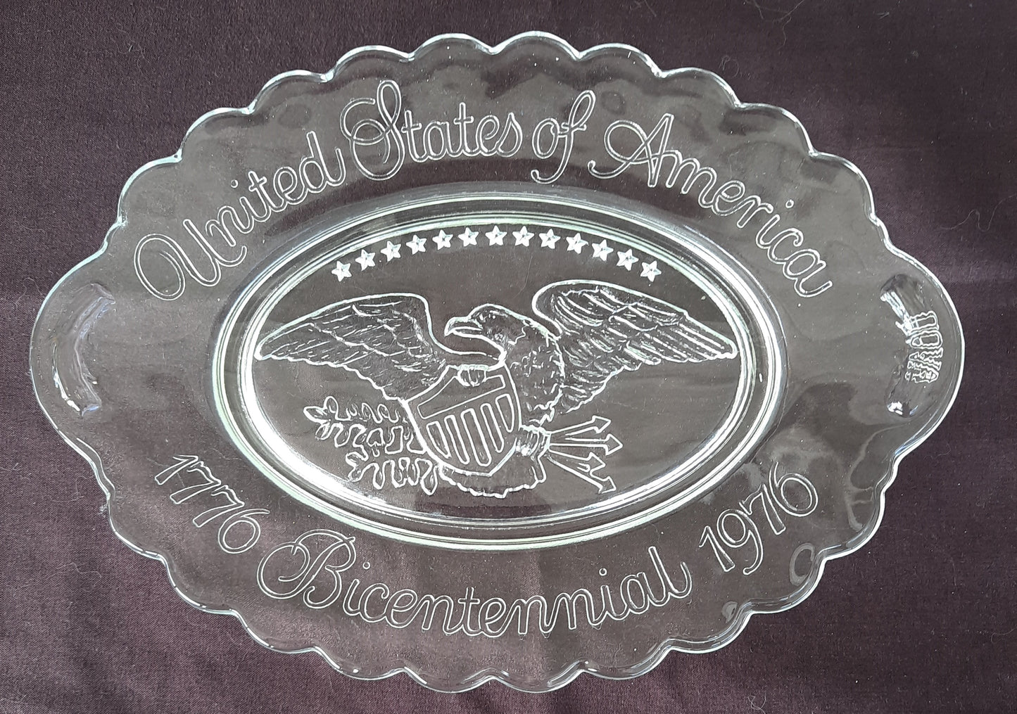 United States 1776 Bicentennial 1996 Etched Glass Dish with Decorative Soaps (New in box, Avon Products, Inc.)