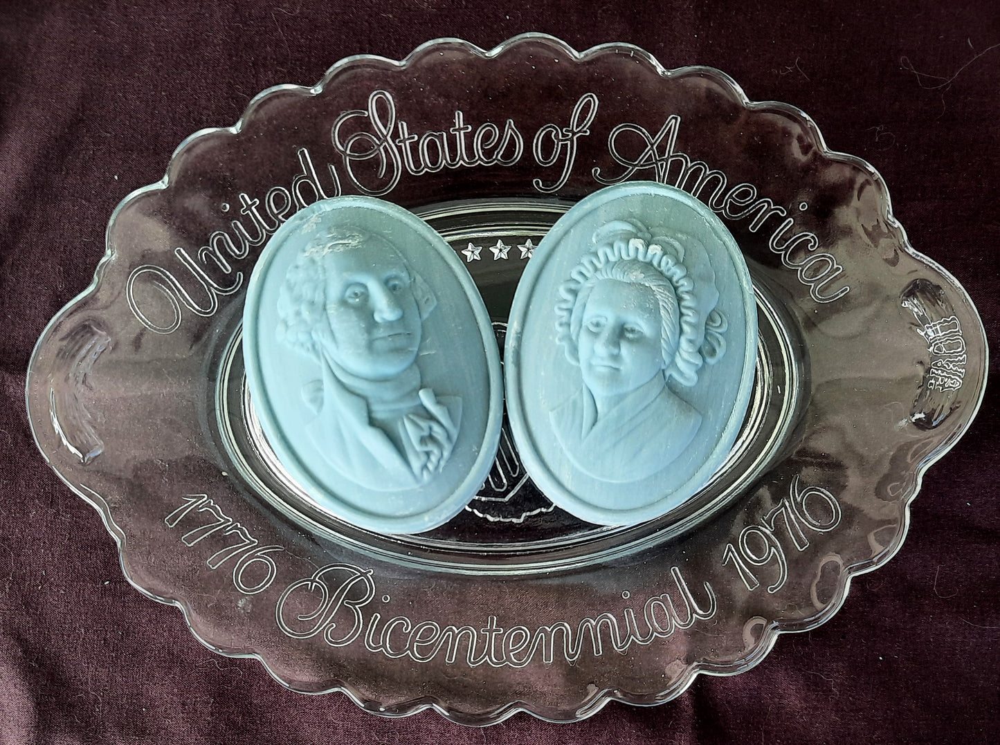 United States 1776 Bicentennial 1996 Etched Glass Dish with Decorative Soaps (New in box, Avon Products, Inc.)