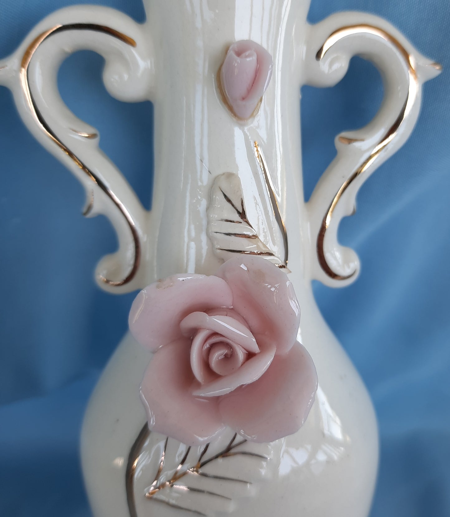 Vintage Bud Vase with 3D Pink Rose and Gold Trim 7 inches - VERY GOOD Condition