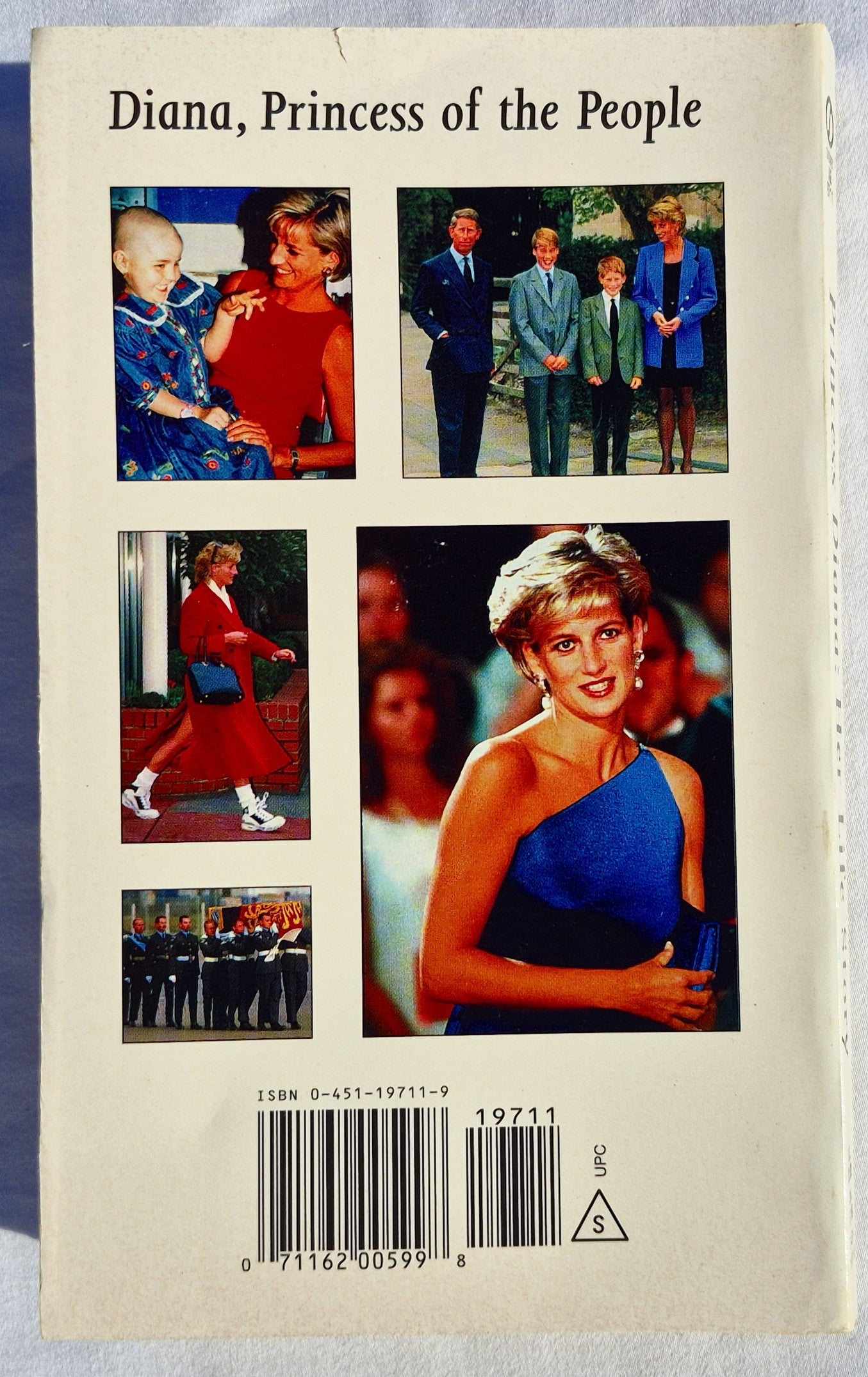 Prinzessin Diana: Ihr Leben 1961-1997 von Richard Buskin (Sehr gut, 1997, Pbk, 224 Seiten, Publications International)