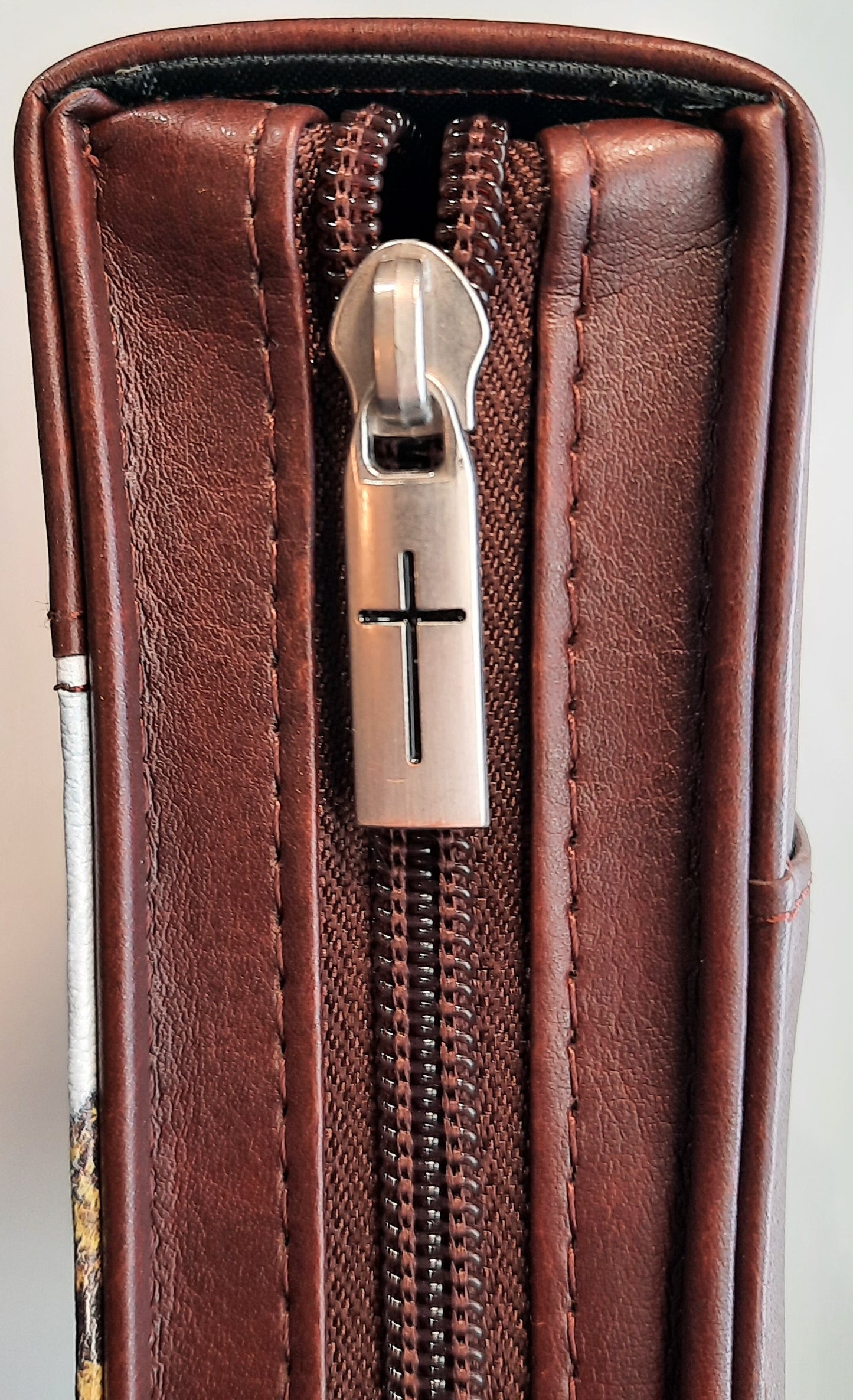 Bible Cover: I Can Do All Things Bible Cover, Brown, Medium (New, 2021, Faux Leather, Christian Art Gifts)