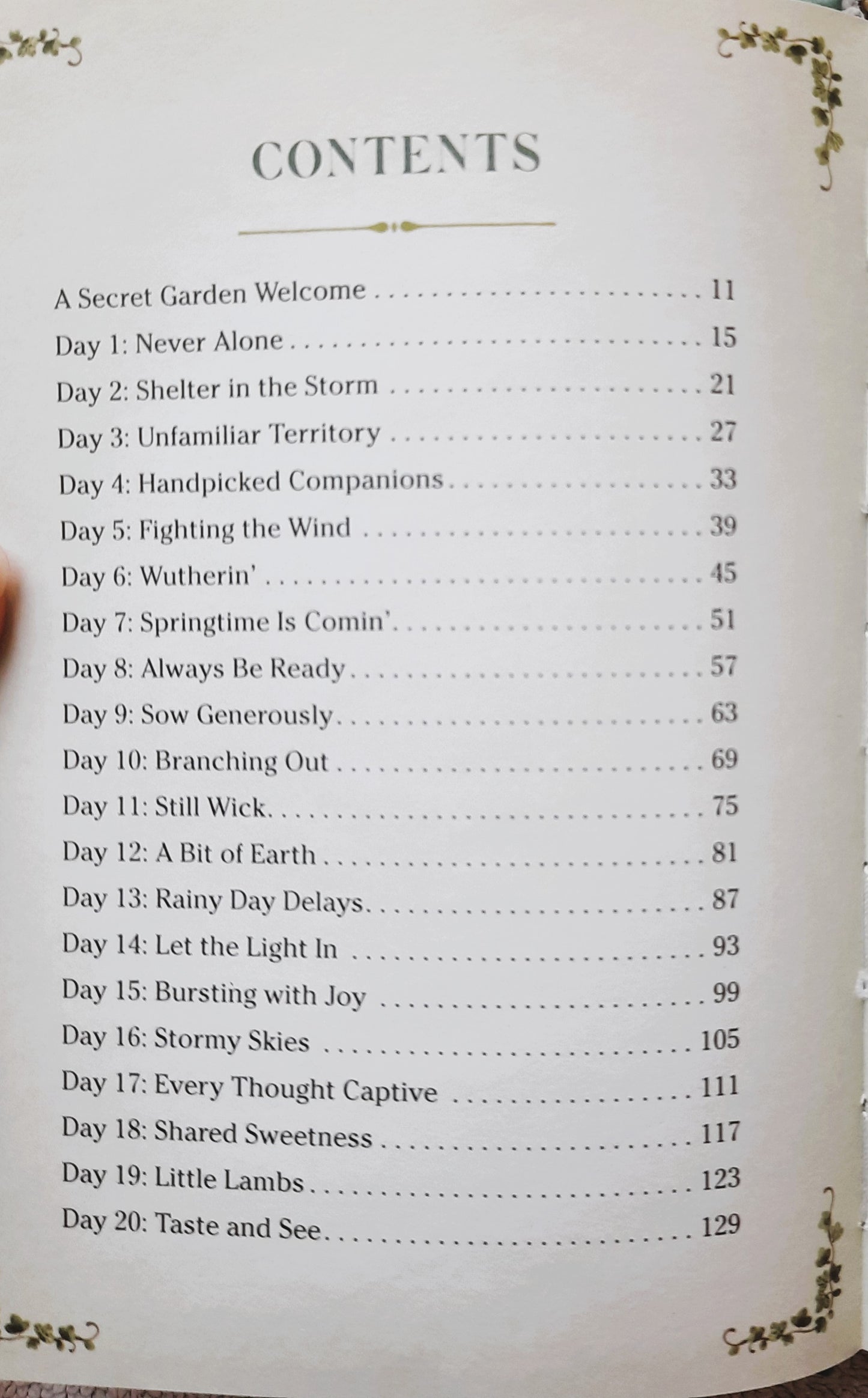 The Secret Garden Devotional: A Chapter-by-Chapter Companion to the Beloved Classic by Rachel Dodge (New, 2022, HC, 24 pages, Barbour)