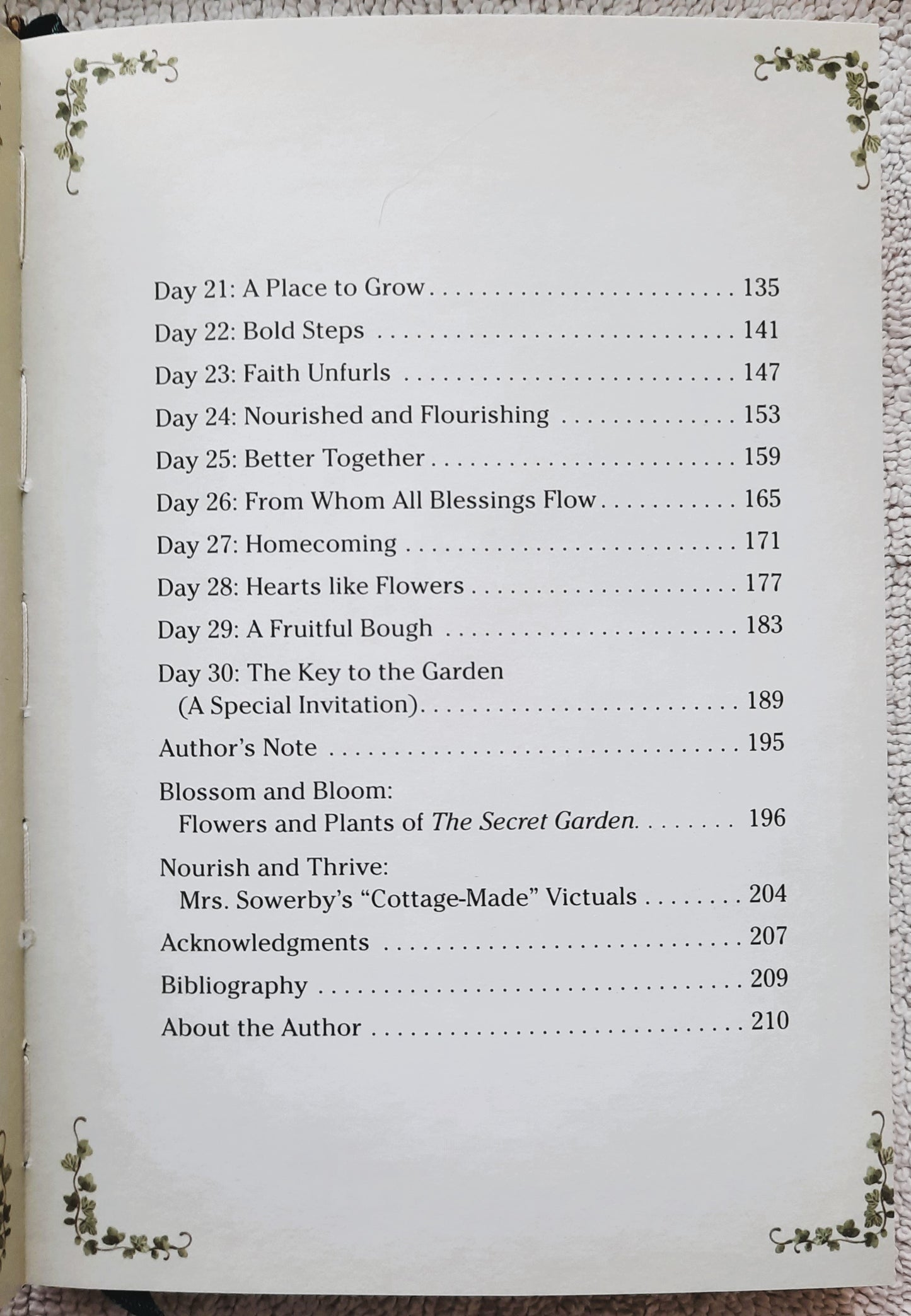 The Secret Garden Devotional: A Chapter-by-Chapter Companion to the Beloved Classic by Rachel Dodge (New, 2022, HC, 24 pages, Barbour)
