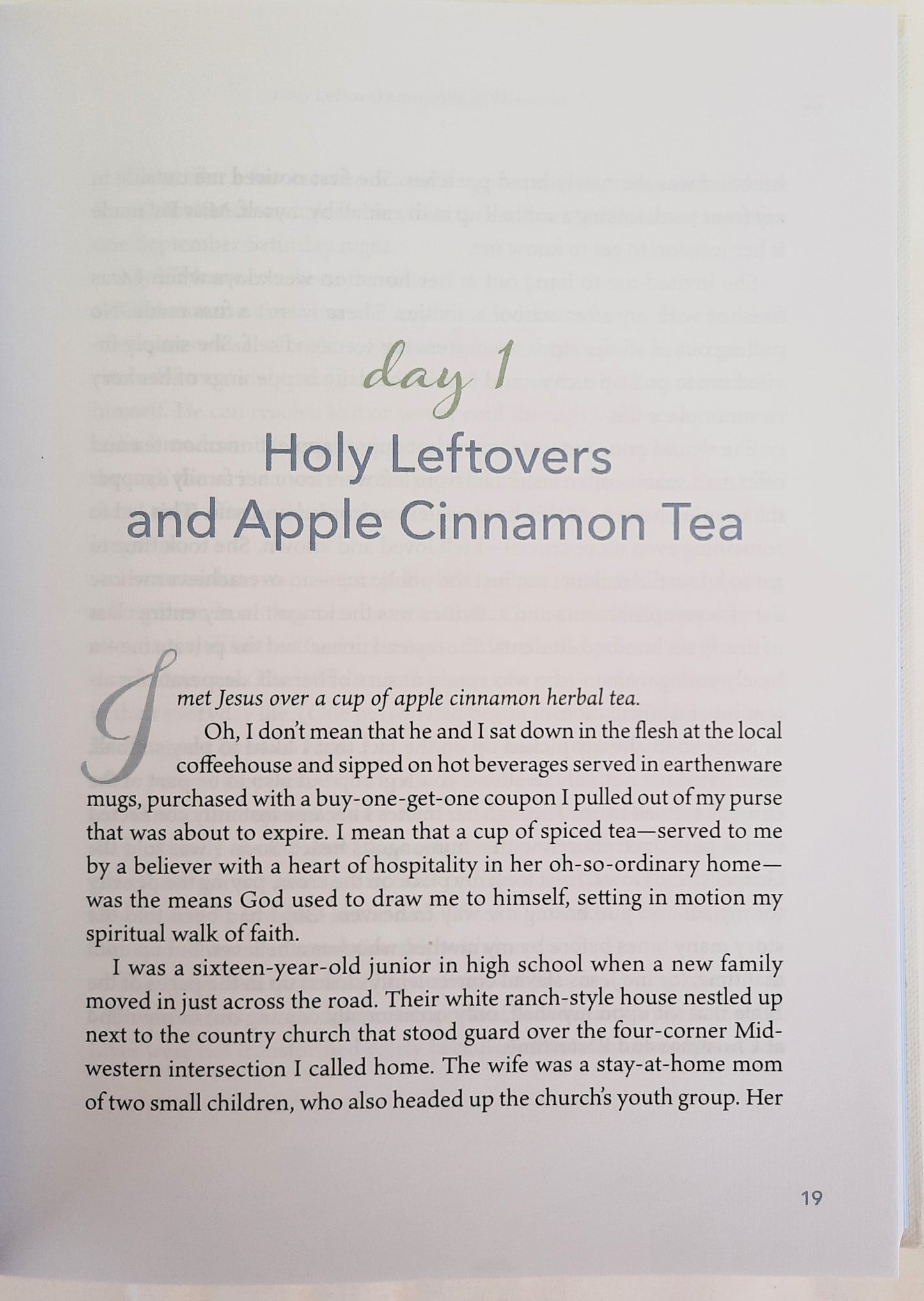 Reach Out, Gather In: 40 Days to Opening Your Heart and Home by Karen Ehman (New, 2020, HC, 256 pages, Bethany House)