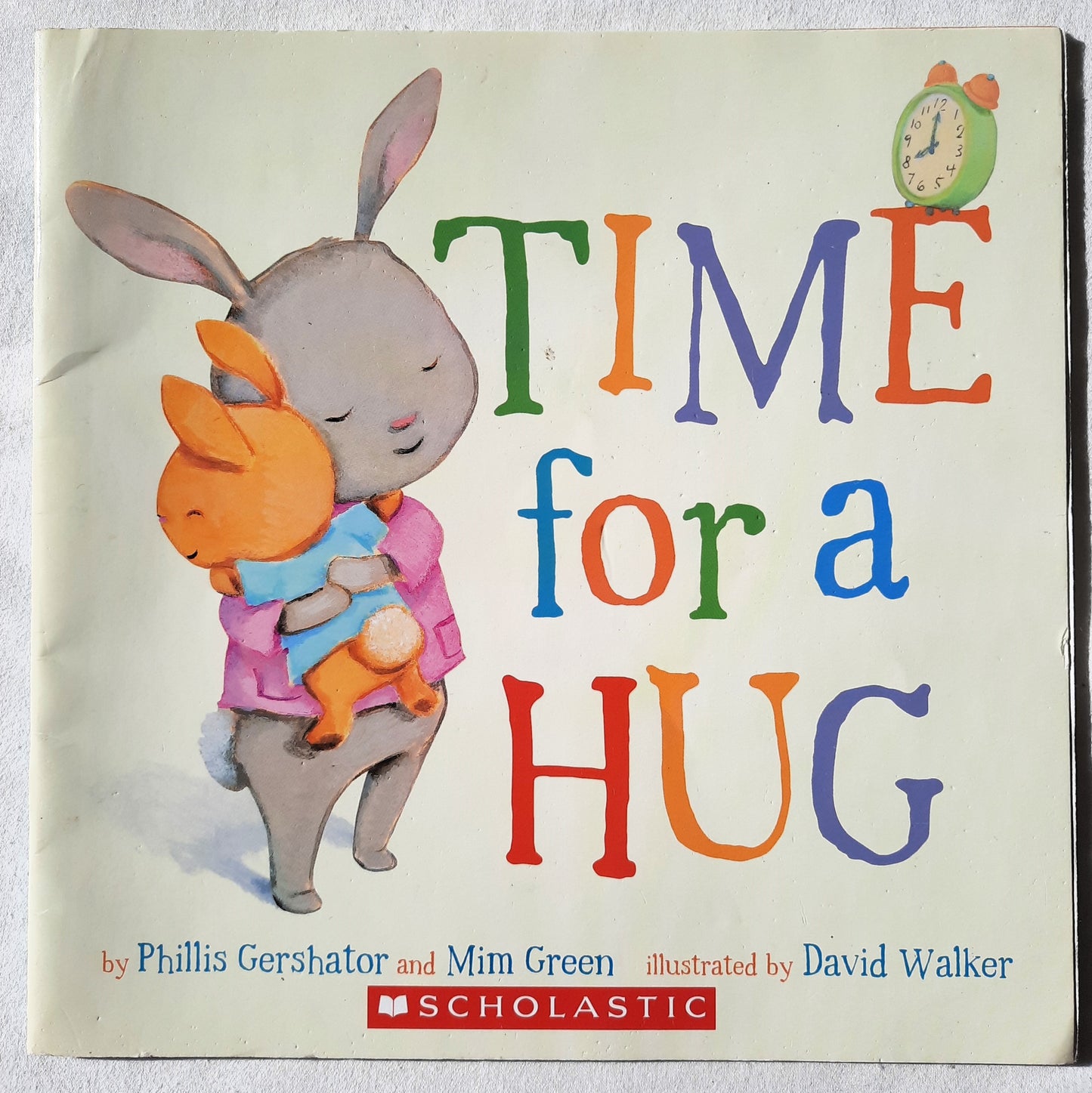 Time for a Hug by Phillis Gershator; Mim Green; David Walker (Good, 2012, Pbk, 24 pages, Scholastic)