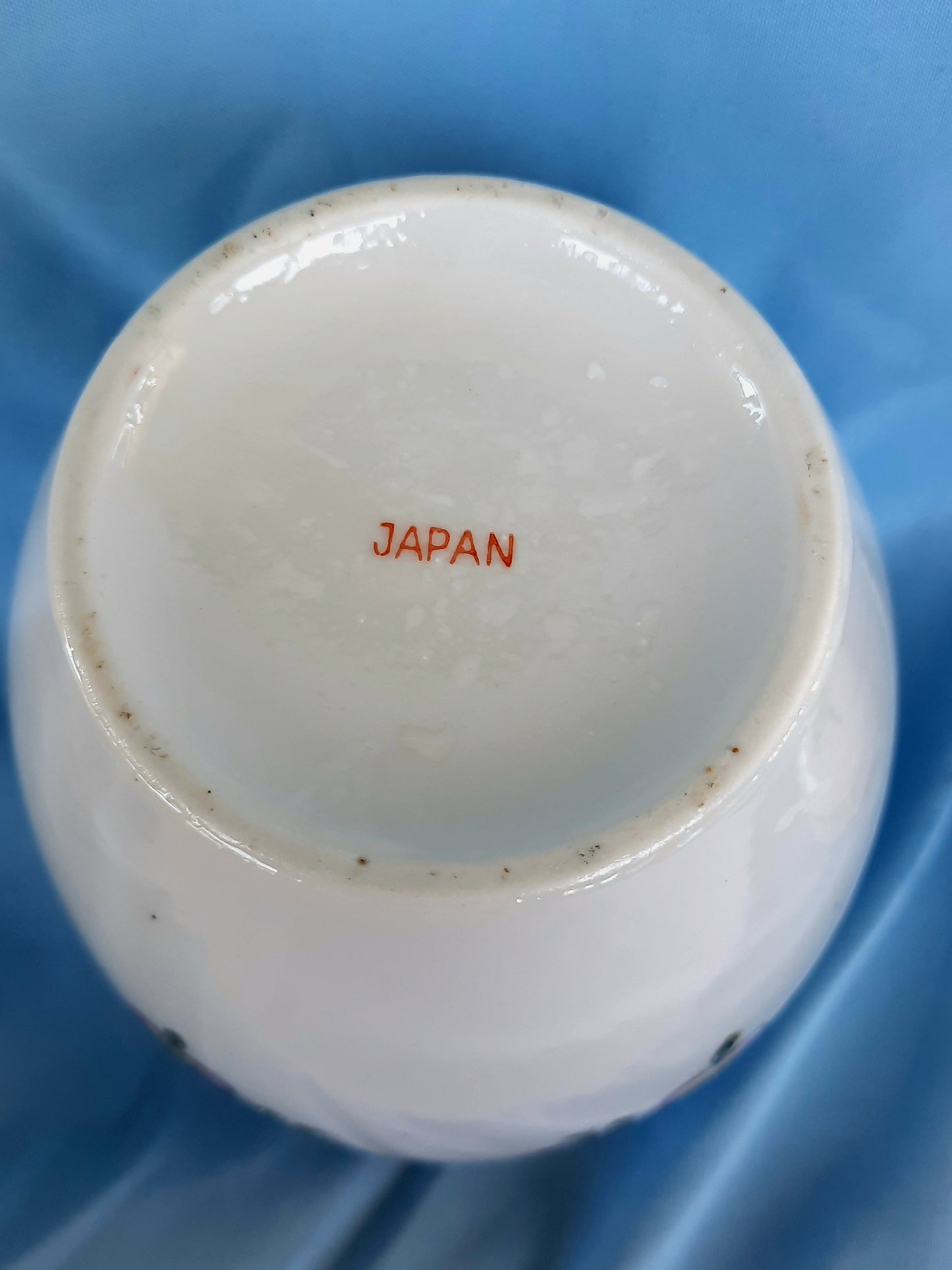 Collectible Lidded Ginger Jar Decor White with Red, Pink, Blue Floral pattern; Black Check patter - In very good condition
