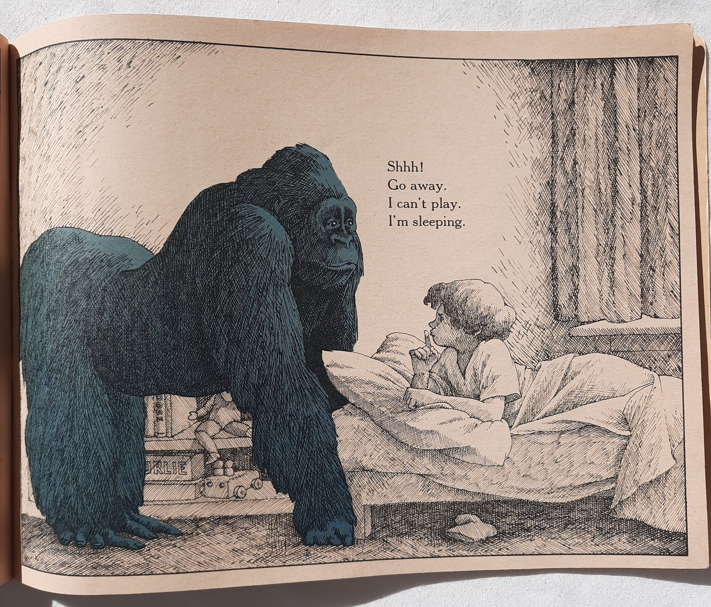 The Gorilla Did It by Barbara Shook Hazen; Ray Cruz (Very good, 1974, Pbk, 27 pages, Scholastic)