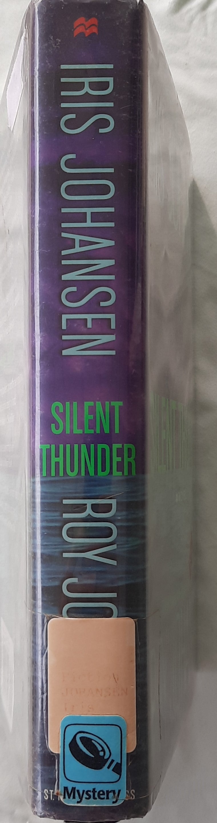 Silent Thunder by Iris Johansen; Roy Johansen (Hannah Bryson #1, Good, HC, 2008, St. Martin's Press, 403 pages)