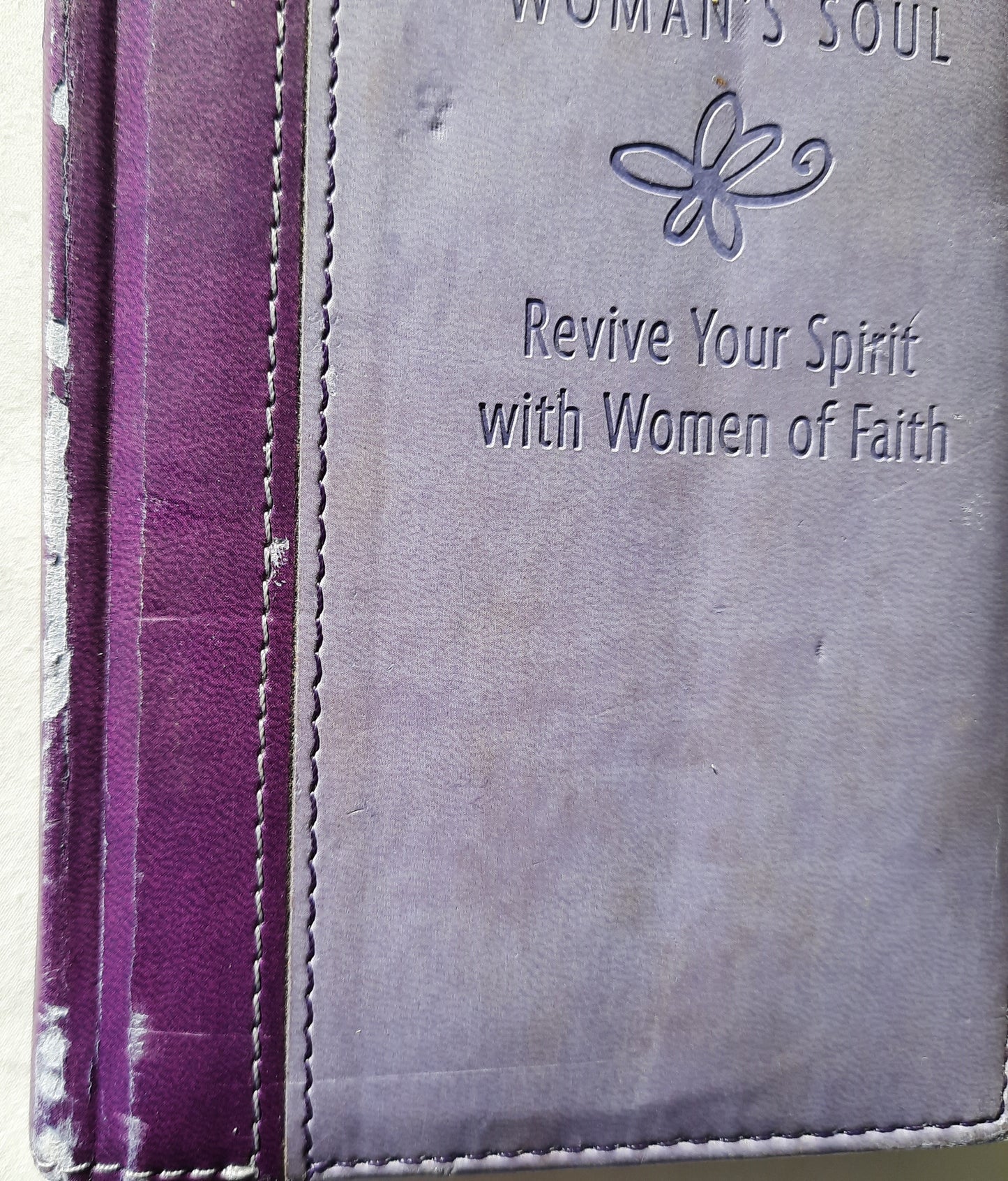 Laughter for a Woman's Soul edited by Molly Detweiler (Very good, 2001, Imitation Leather, 208 pages, Zondervan)