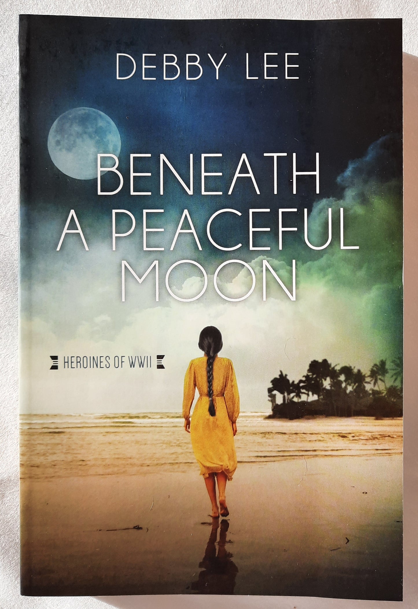 Beneath a Peaceful Moon by Debby Lee (Heroines of WWII, New, 2023, Pbk, 254 pages, Barbour)
