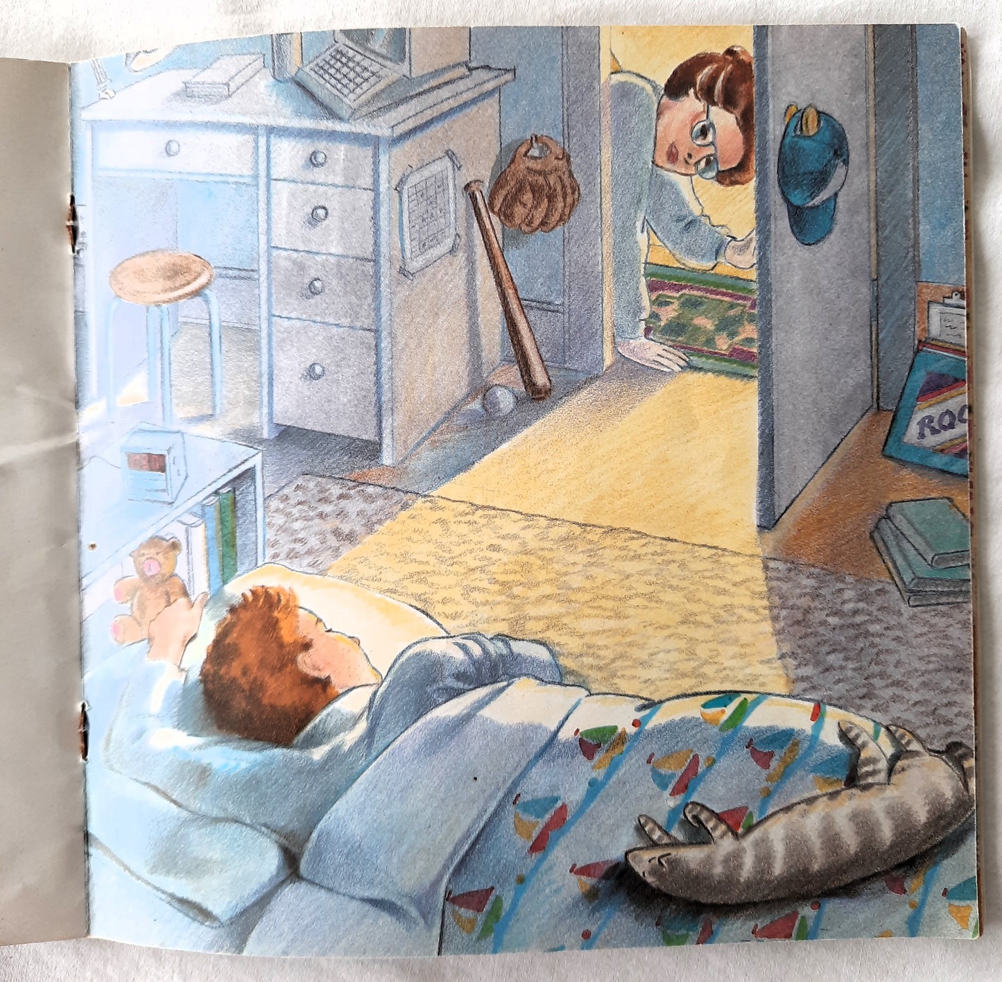 Love You Forever by Robert Munsch; Sheila McGraw (Good, 1986, Pbk, 32 pages, Firefly Books)