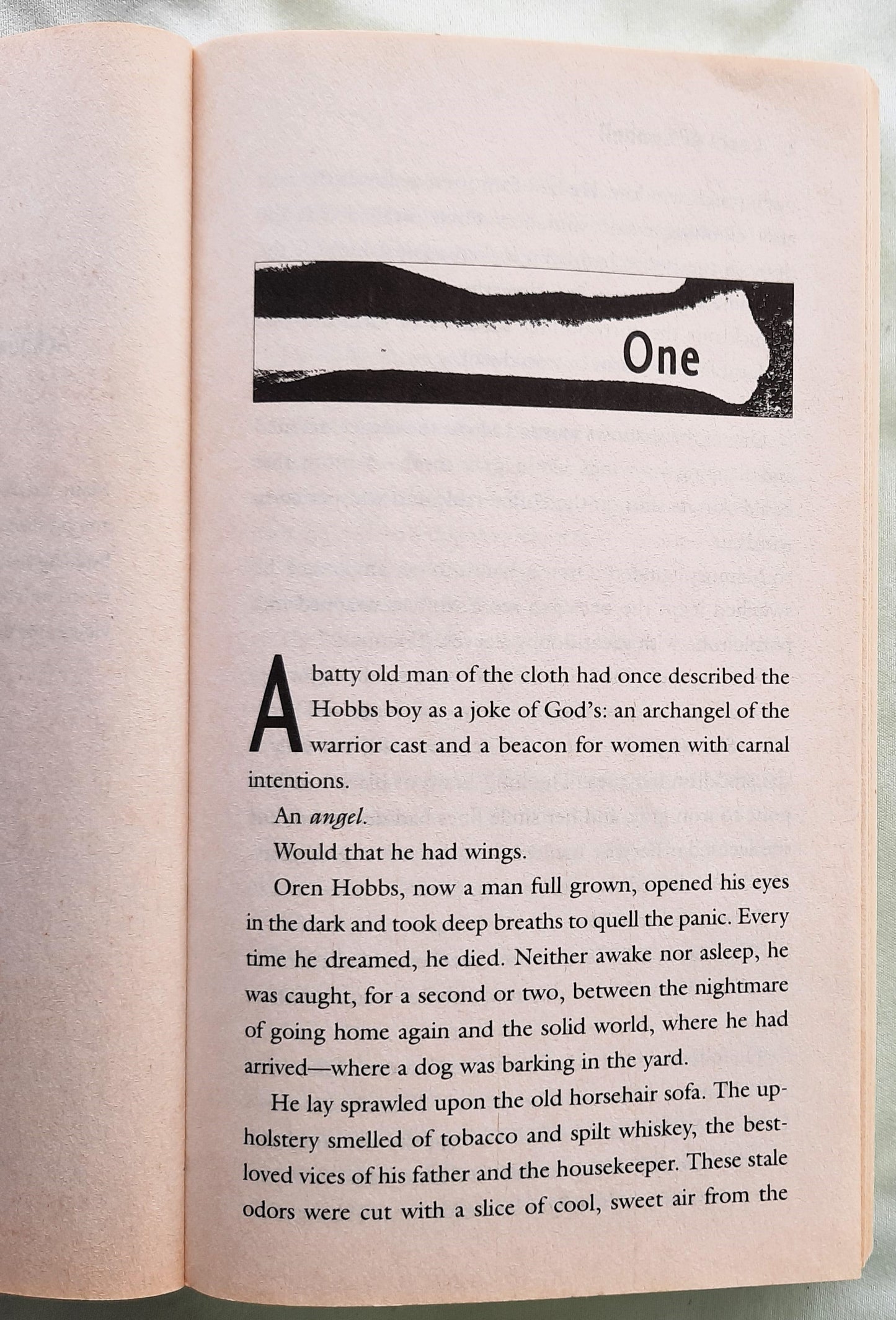 Bone by Bone by Carol O'Connell (Very good, 2009, Pbk, 463 pages, Penguin)