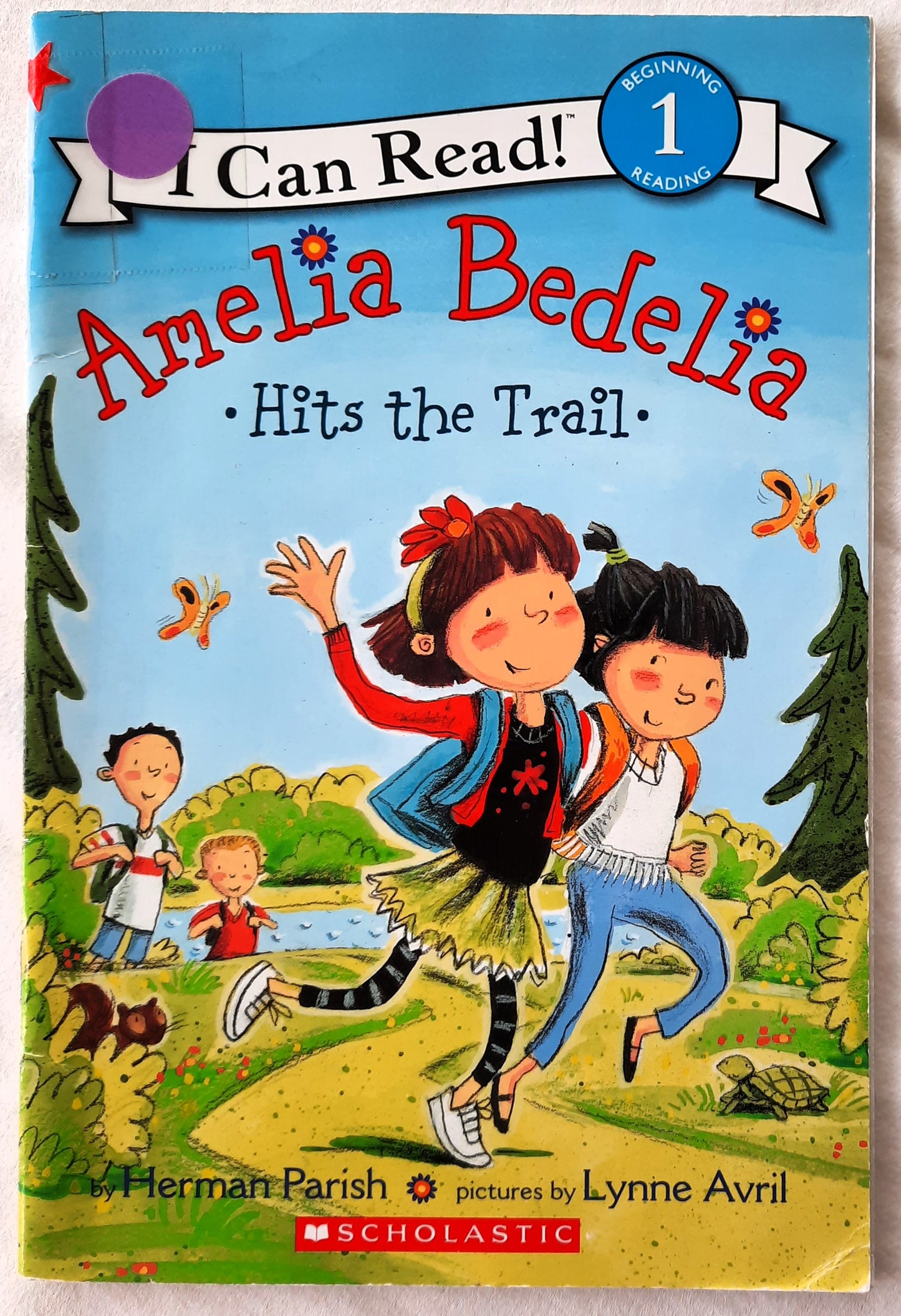 Amelia Bedelia Hits the Trail by Herman Parish (Very good, 2014, Pbk, 32 pages, Scholastic)