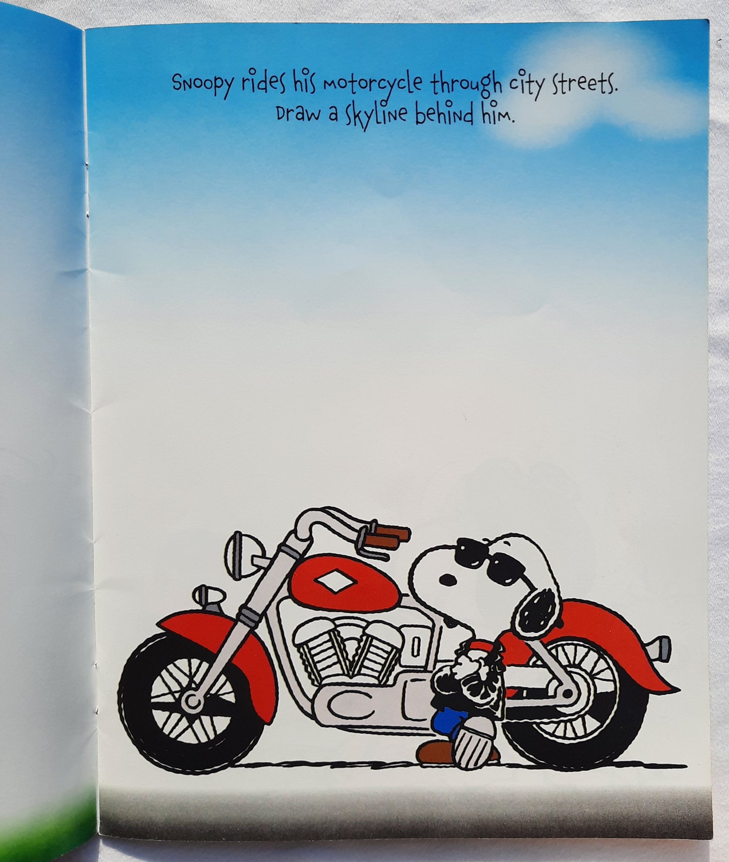 Peanuts Snoopy Loves to Doodle by Charles M. Schulz (Braum's Kid's Meal, Like new, 2022, Pbk, 17 pages, Peanuts Worldwide)