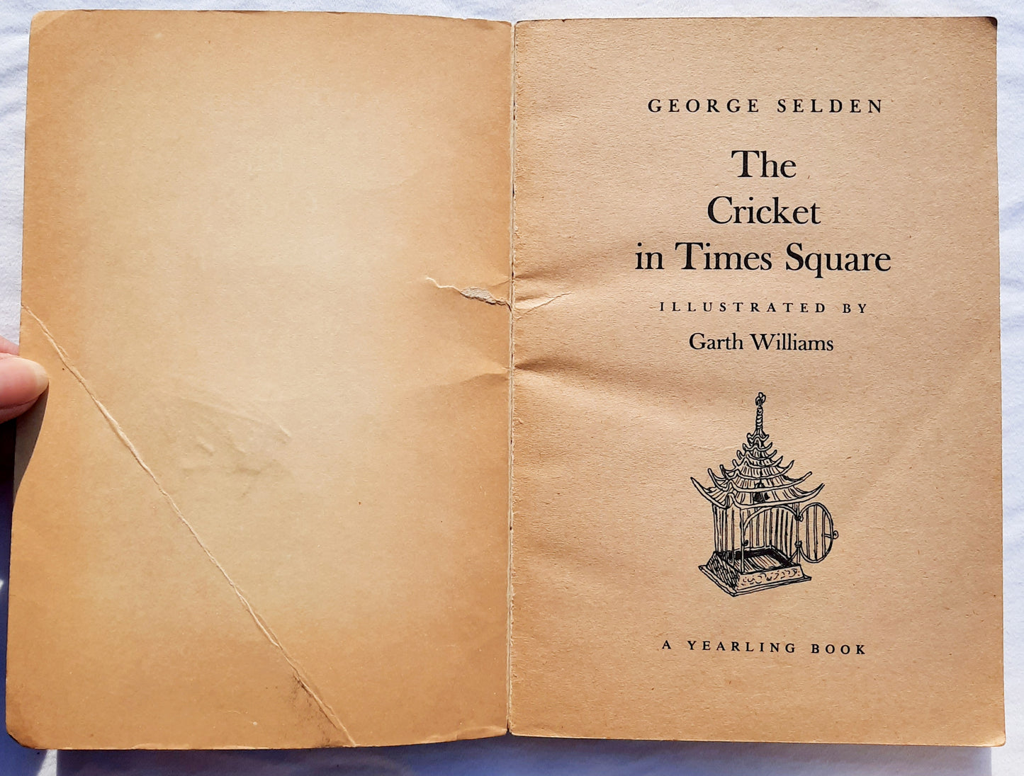 The Cricket in Times Square by George Selden (Good, 1970, Pbk, 160 pages, Yearling Book)