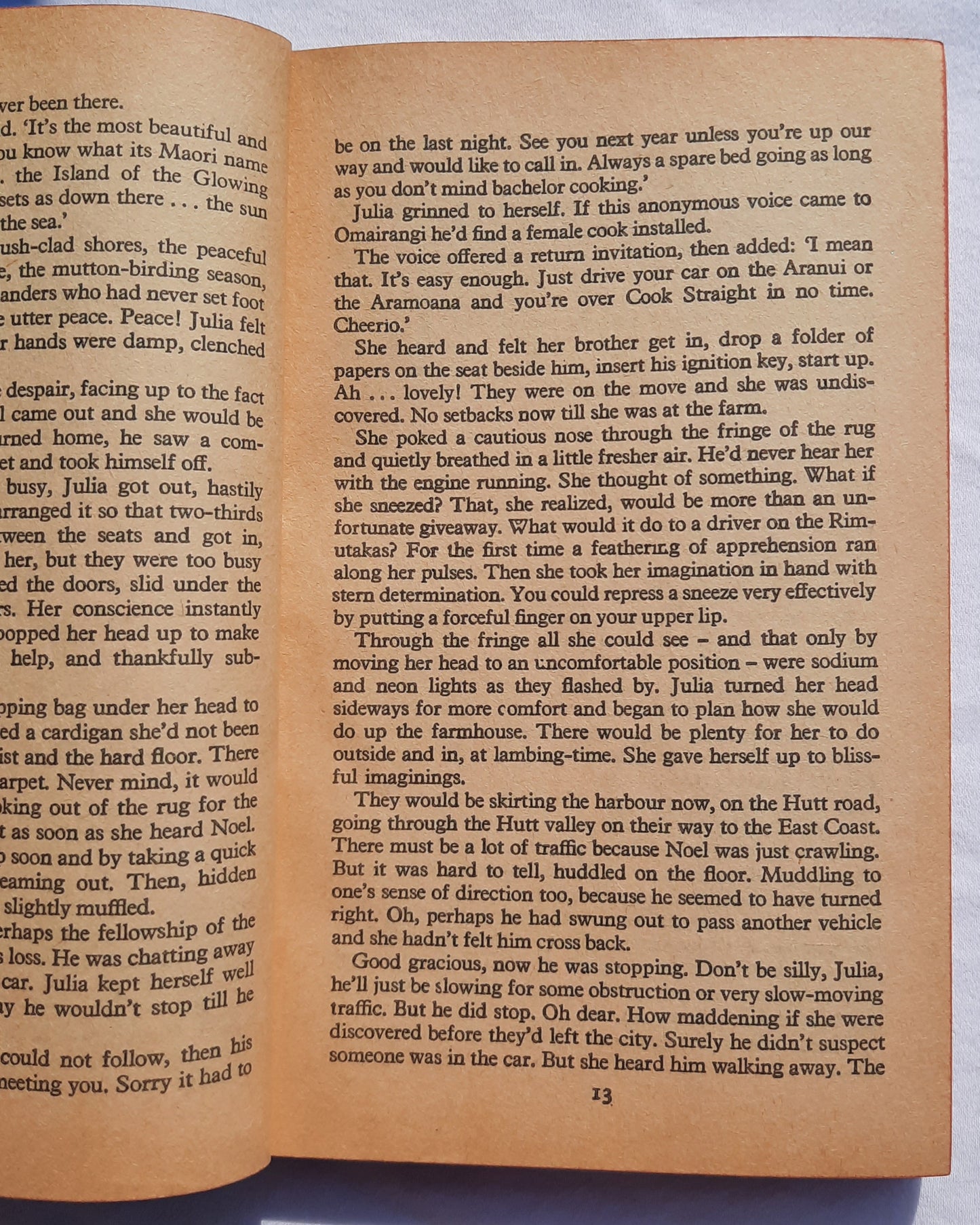 South Island Stowaway by Essie Summers (Good, 1972, Pbk, 191 pages, Harlequin)