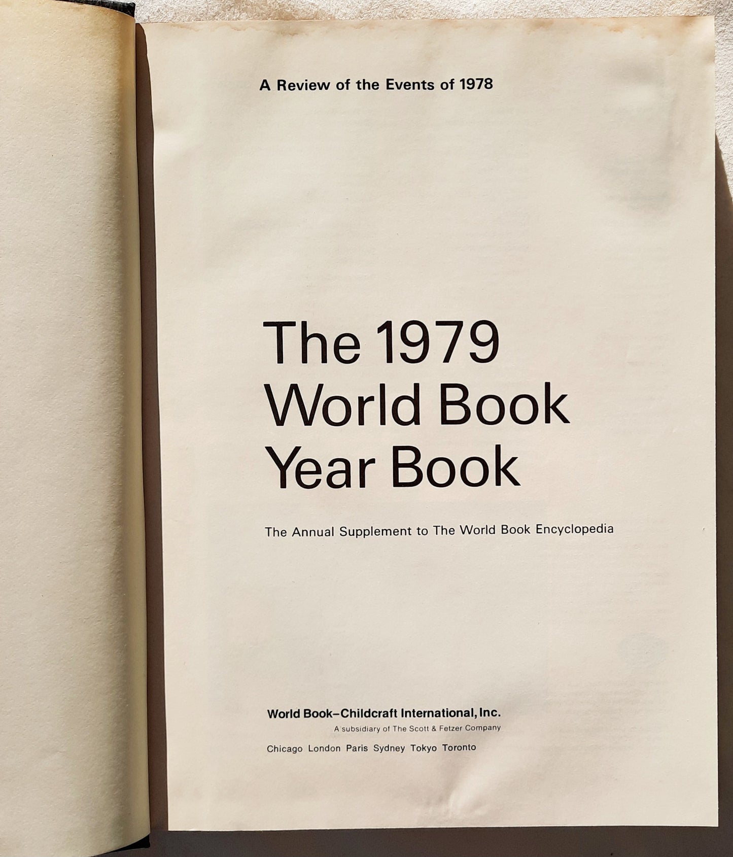 The 1979 World Book Year Book editor William H. Nault (Very good, 1979, HC, 608 pages, World Book-Childcraft)