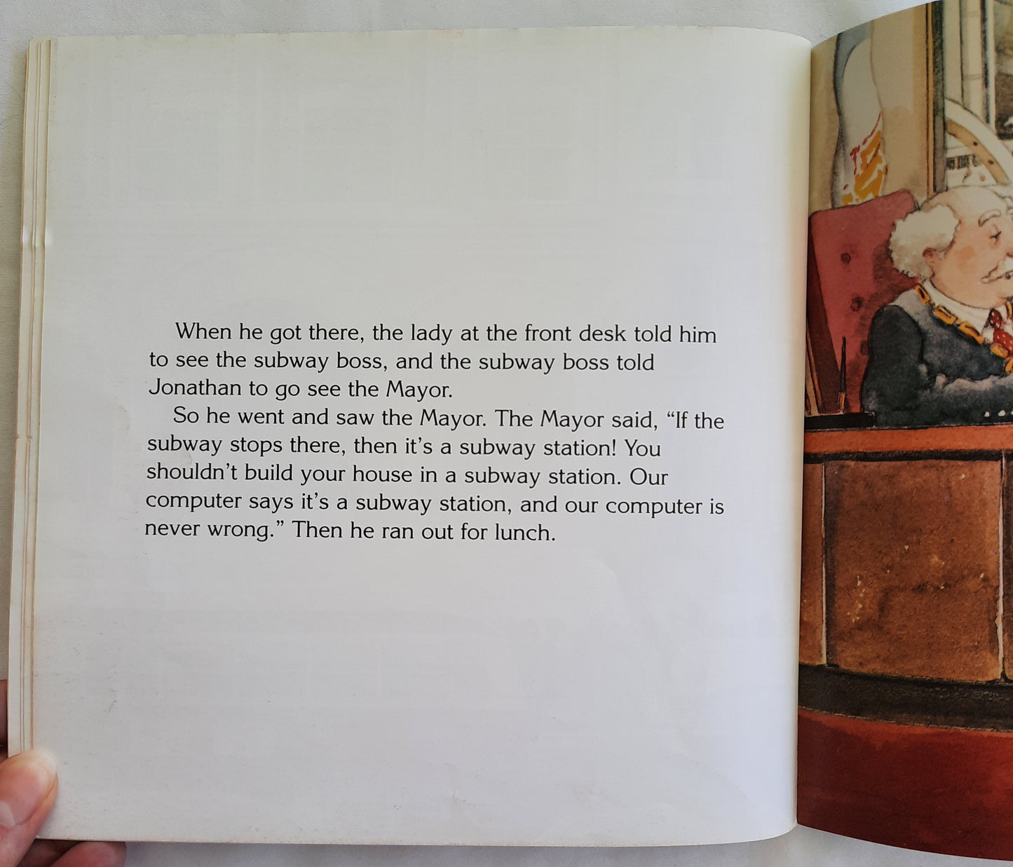 Jonathan Cleaned Up-Then He Heard a Sound by Robert N. Munsch (Good, 2005, Pbk, 32 pages, Annick Press)