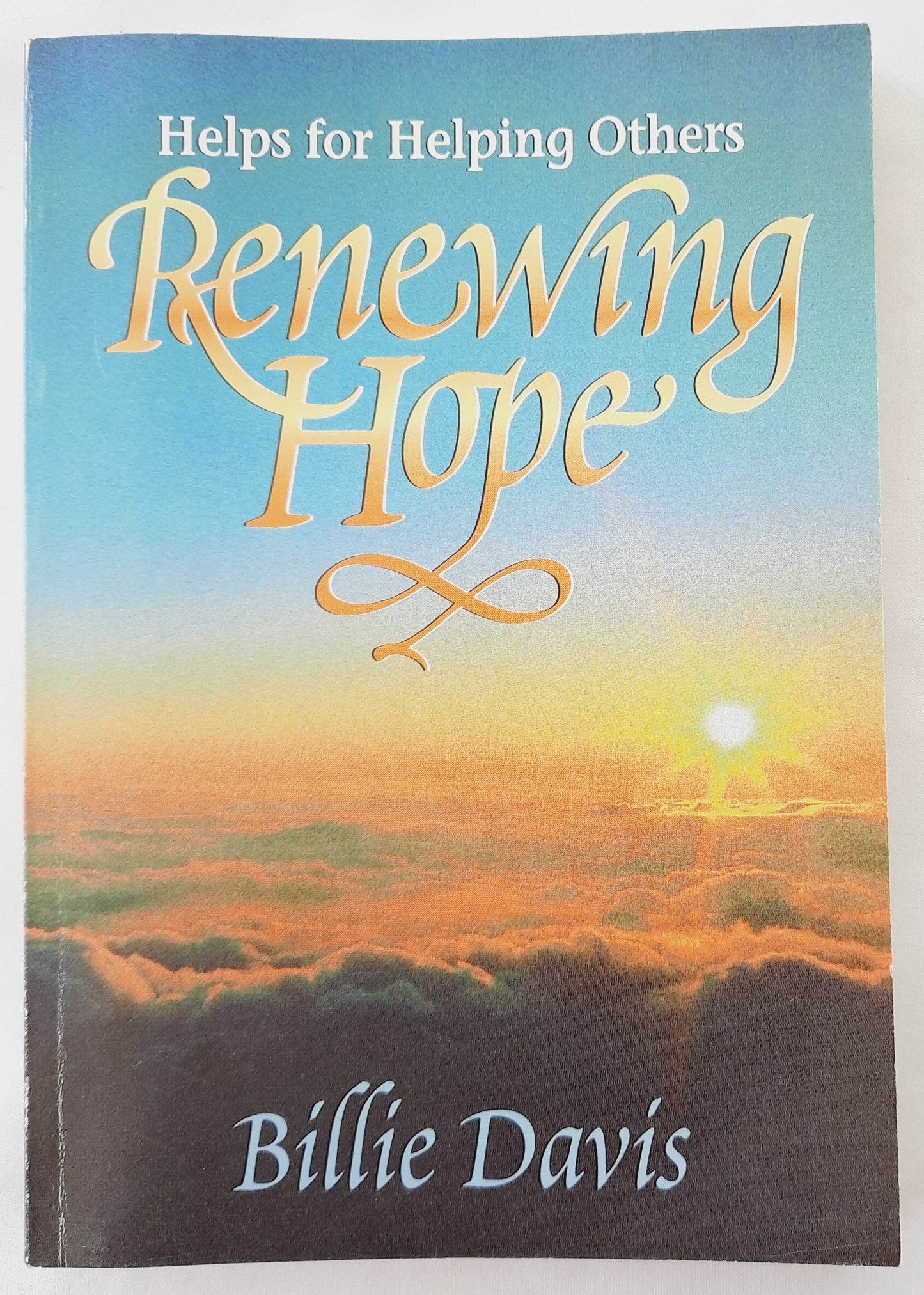 Renewing Hope: Helps for Helping Others by Billie Davis (Good, 1995, Pbk, 169 pages, Gospel Publishing House)