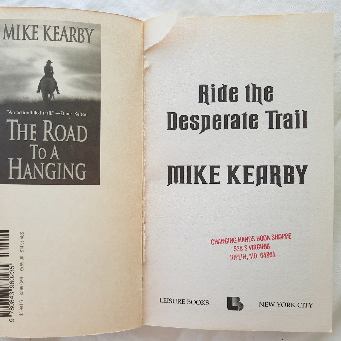 Ride the Desperate Trail by Mike Kearby (Good, 2008, Pbk, 195 pages, Dorchester Publishing)