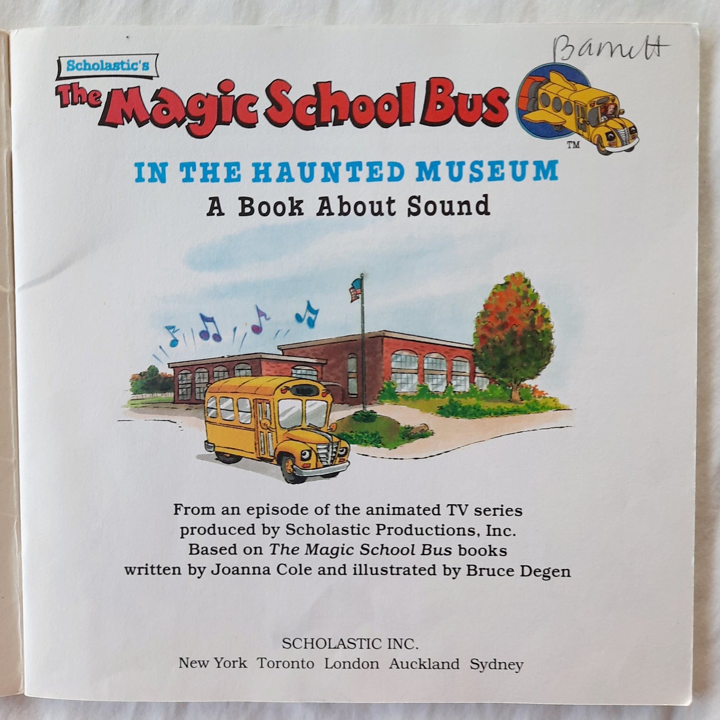 The Magic School Bus in the Haunted Museum by Joanna Cole (A Book About Sound, Good, 1995, Pbk, Scholastic)