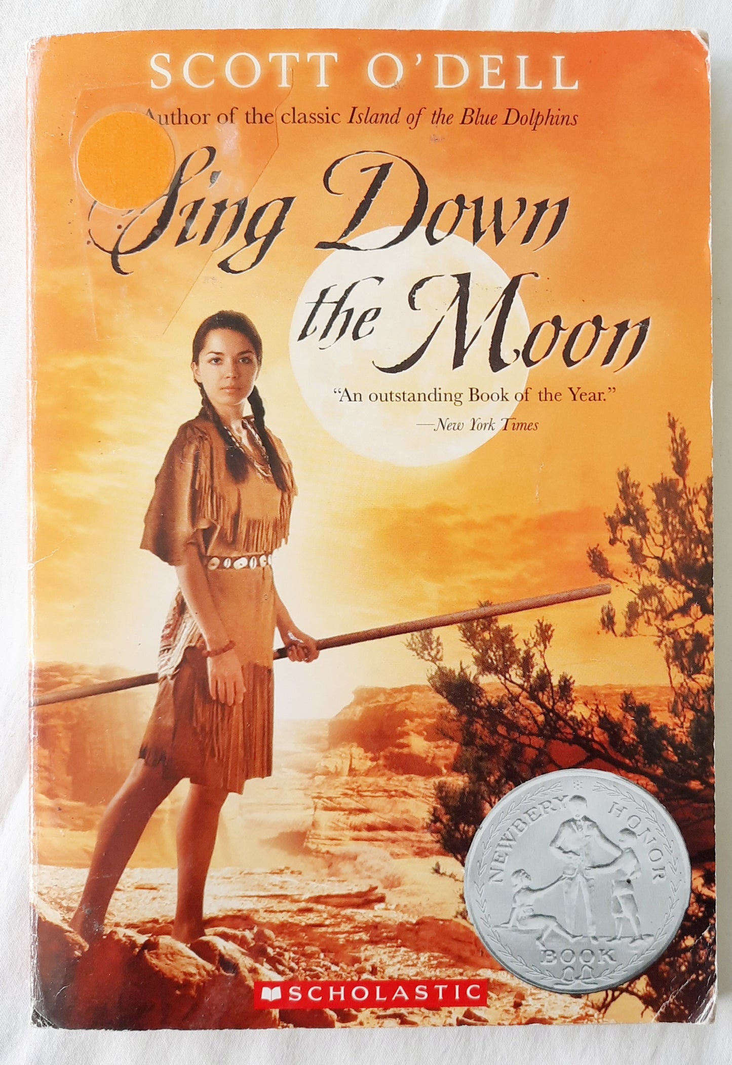 Sing Down the Moon by Scott O'Dell (Very good, 2011, Pbk, 137 pages, Scholastic)