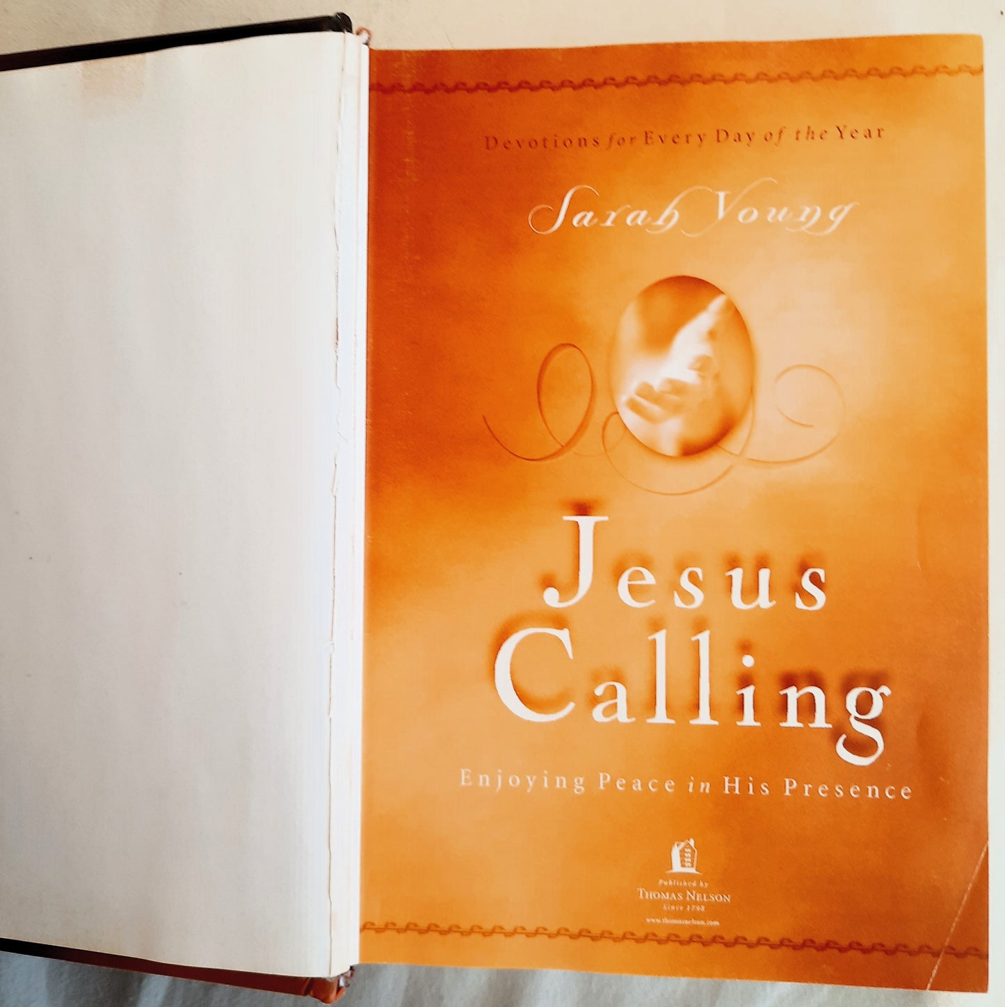 Jesus Calling: Devotions for Every Day of the Year by Sarah Young (Good, 2004, Padded HC, 382 pages, Thomas Nelson)