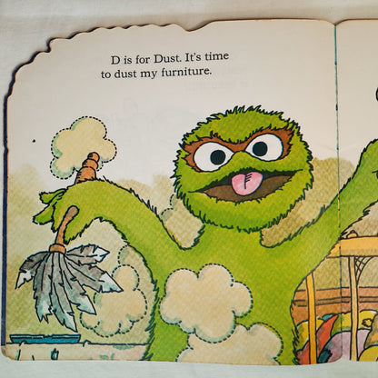 Sesame Street: Oscar-the-Grouch's Alphabet of Trash by Jeffrey Moss (Good, 1978, Pbk, 24 pages, A Golden Shape Book)