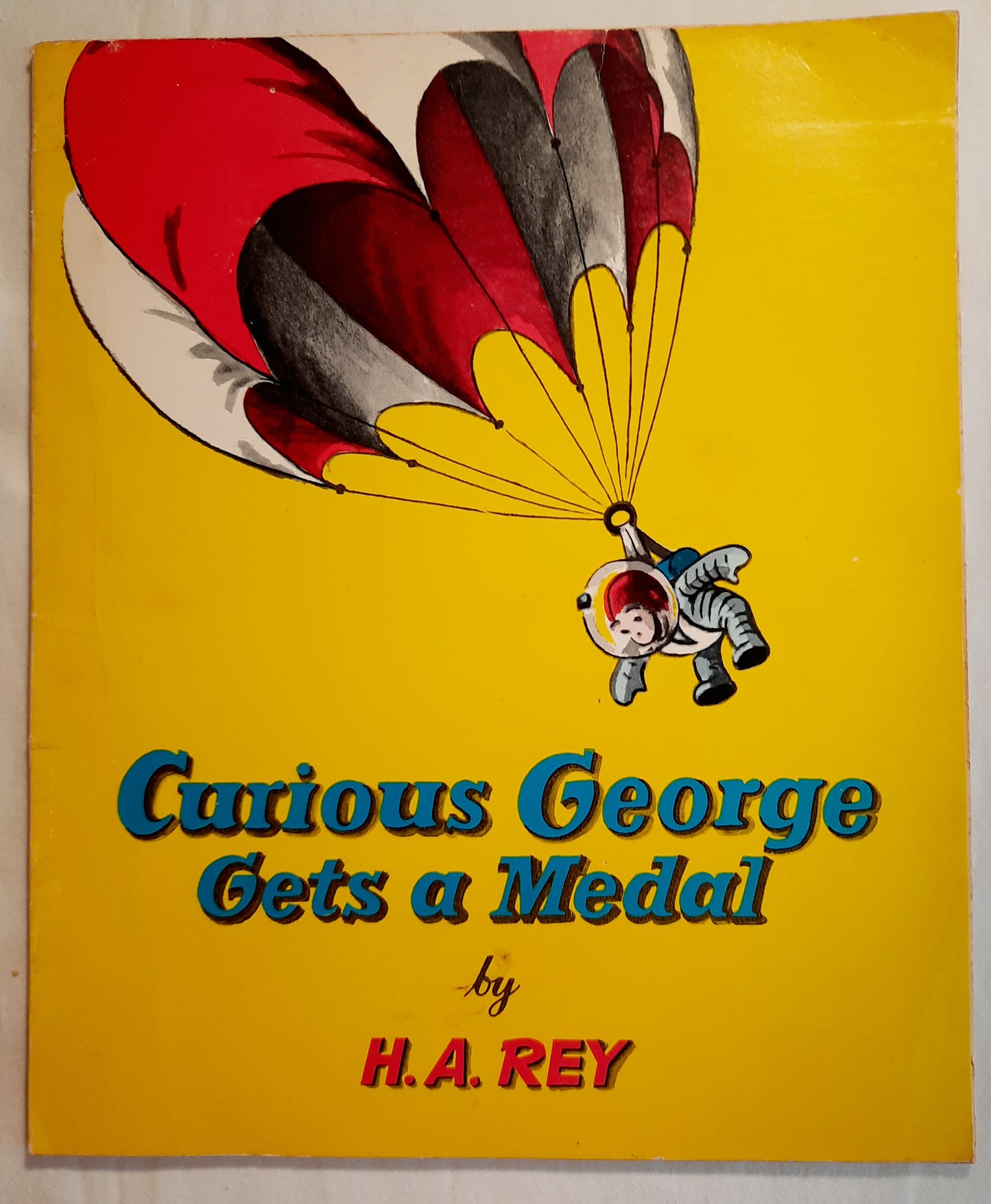 Curious George Gets a Medal by H. A. Rey (Good, 1957, Pbk, 48 pages, Scholastic)