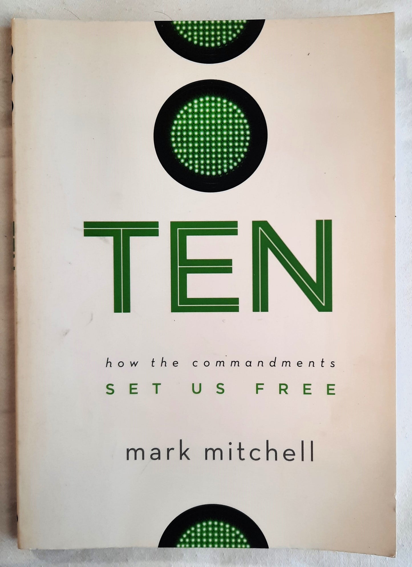 Ten: How the Commandments Set Us Free by Mark Mitchell (Good, Pbk, 2016, Discovery House, 127 pgs)