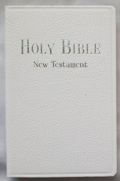 NIV Tiny Testament Boxed Bible White (New, 2012, Leathersoft, 288 pages, Zonderkidz)