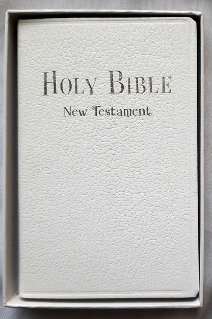 NIV Tiny Testament Boxed Bible White (New, 2012, Leathersoft, 288 pages, Zonderkidz)