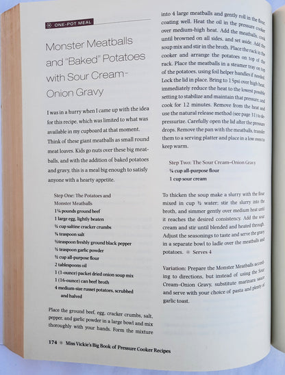 Miss Vickie's Big Book of Pressure Cooker Recipes by Vickie Smith (Good, 2008, Pbk, 470 pages, Houghton MIfflin Harcourt)