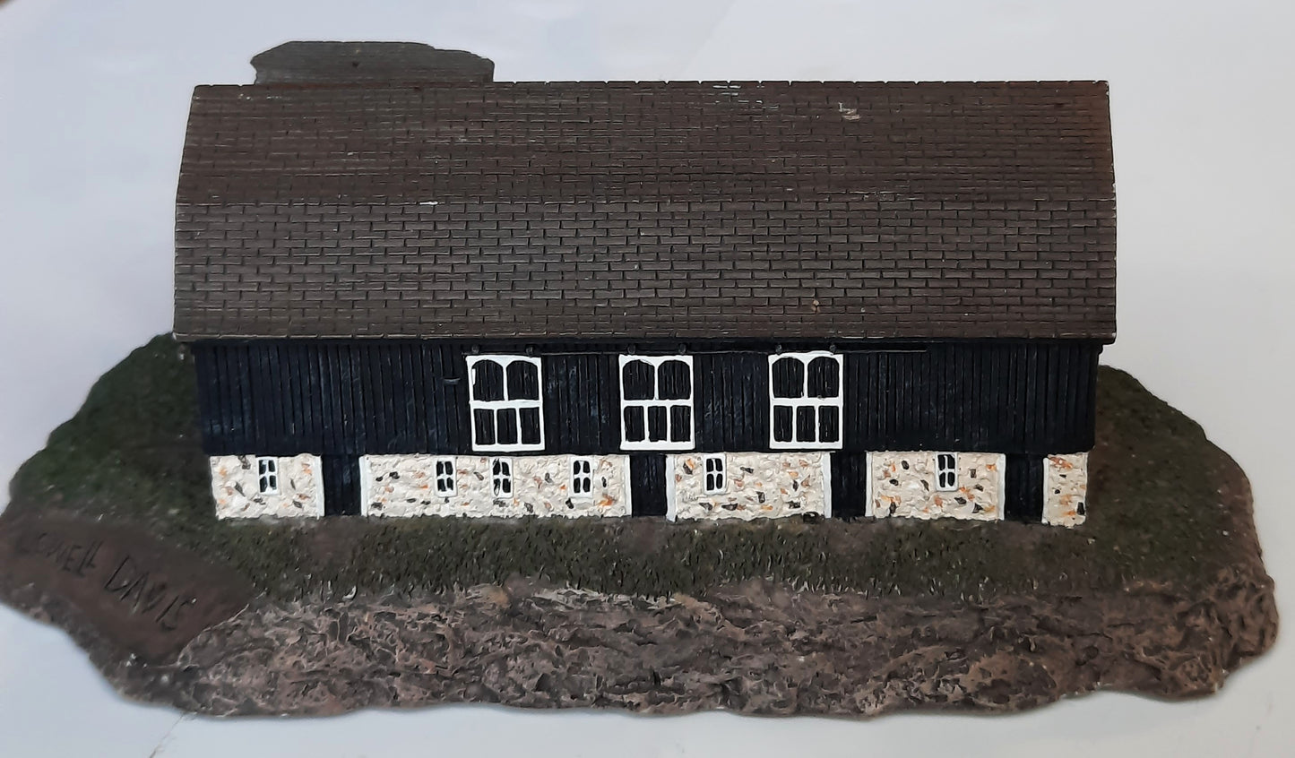 Country Barn Series Stone Dairy Barn #17068-0399 by Ertl Collectibles Limited (Good, 1999)