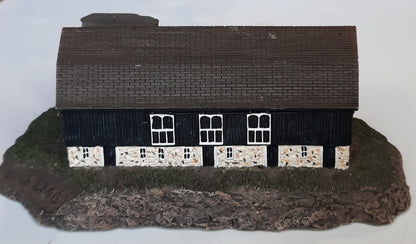 Country Barn Series Stone Dairy Barn #17068-0399 by Ertl Collectibles Limited (Good, 1999)